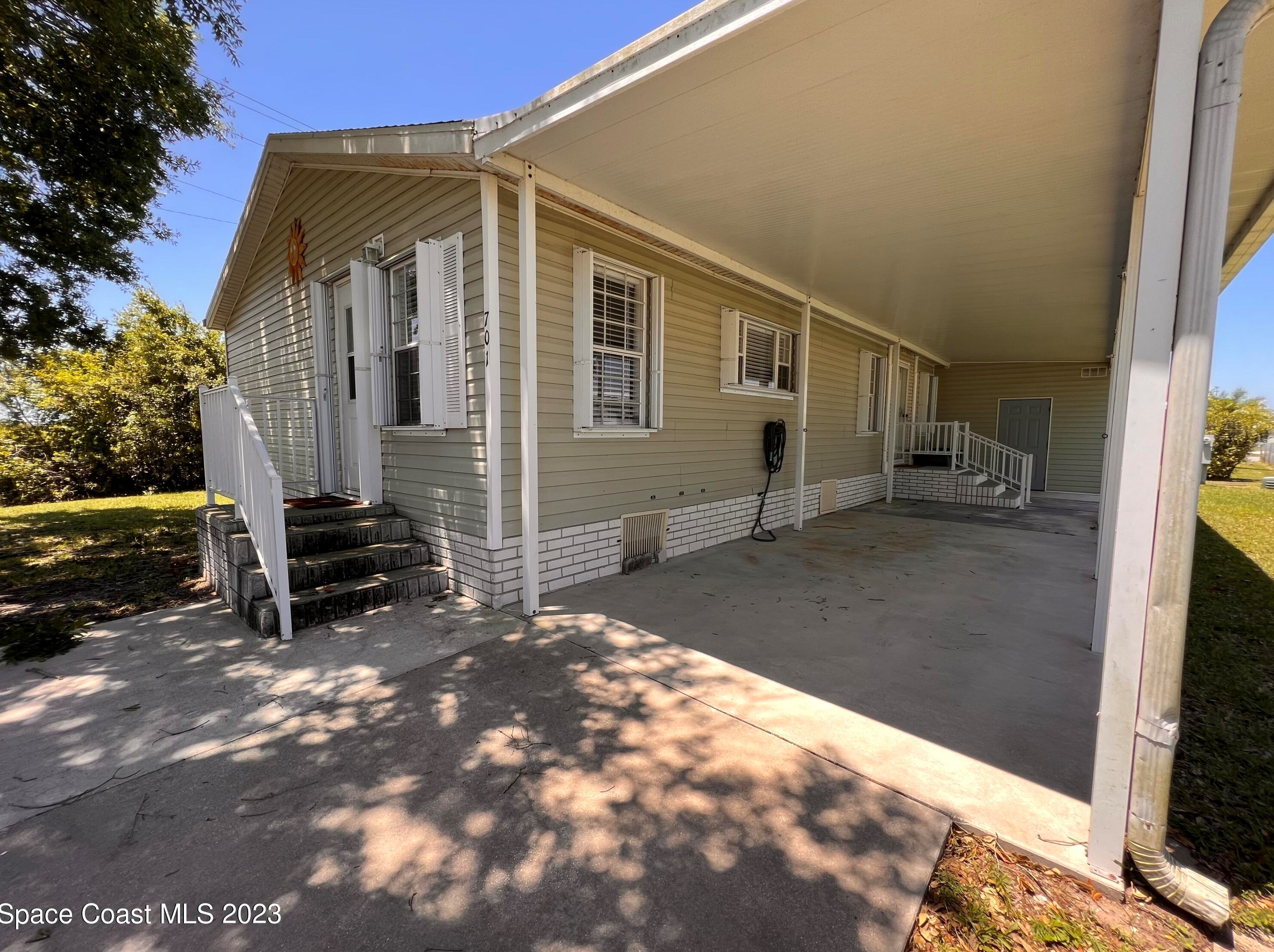 701 Lark Dr, Sebastian, FL 32976