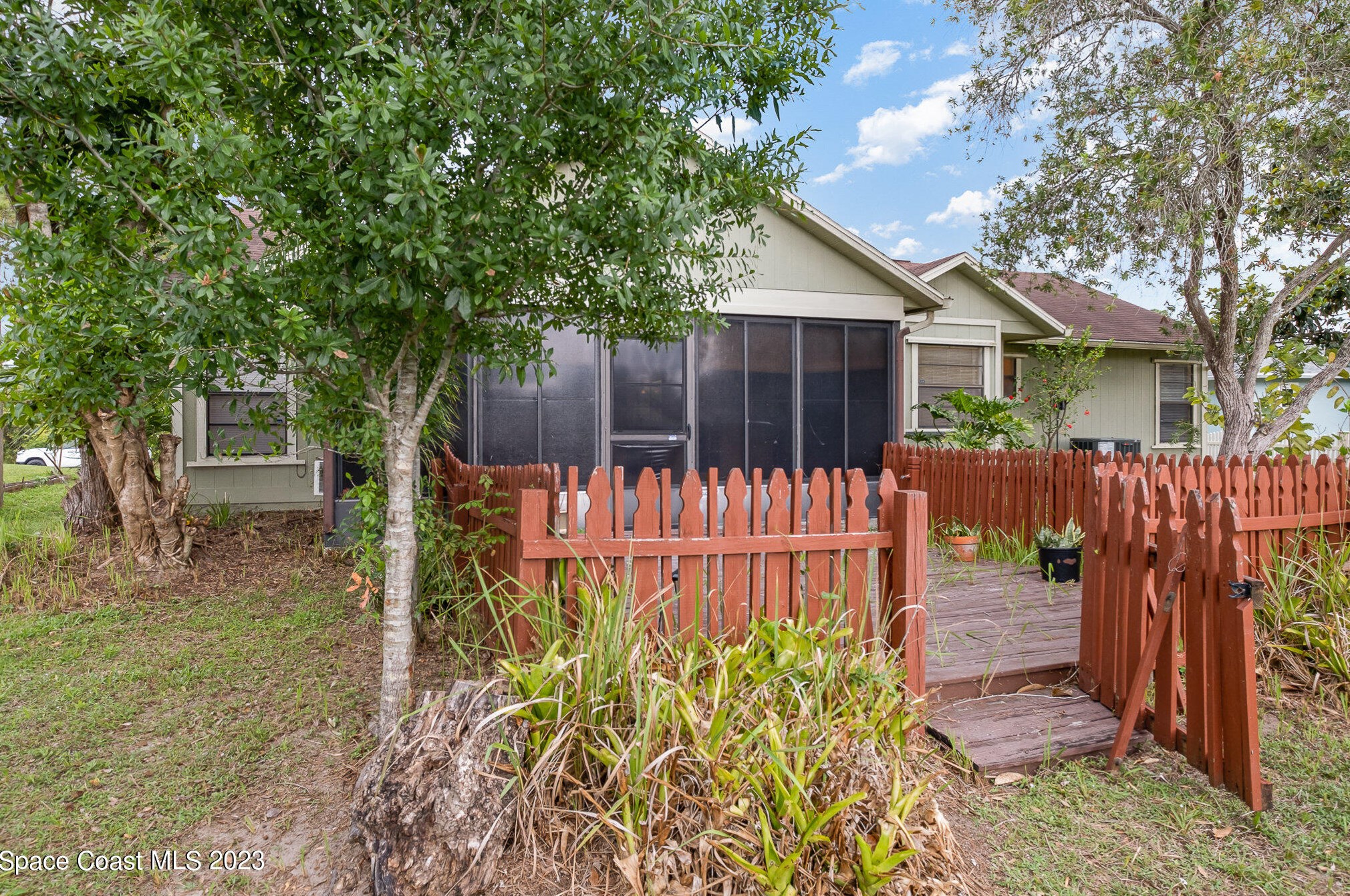 560 Vin Rose Cir, Melbourne FL  32909-8551 exterior