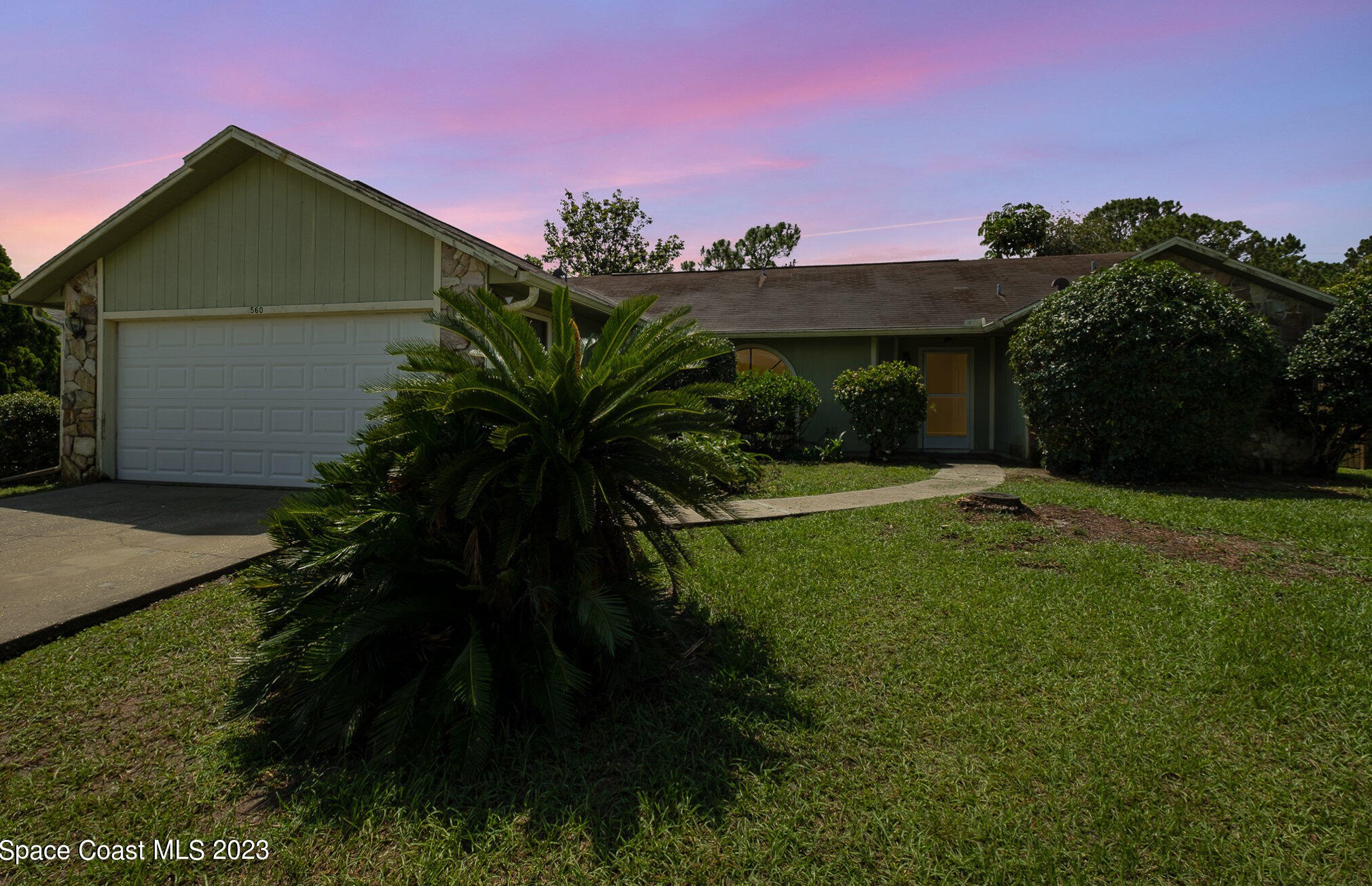 560 Vin Rose Cir, Melbourne, FL 32909-8551
