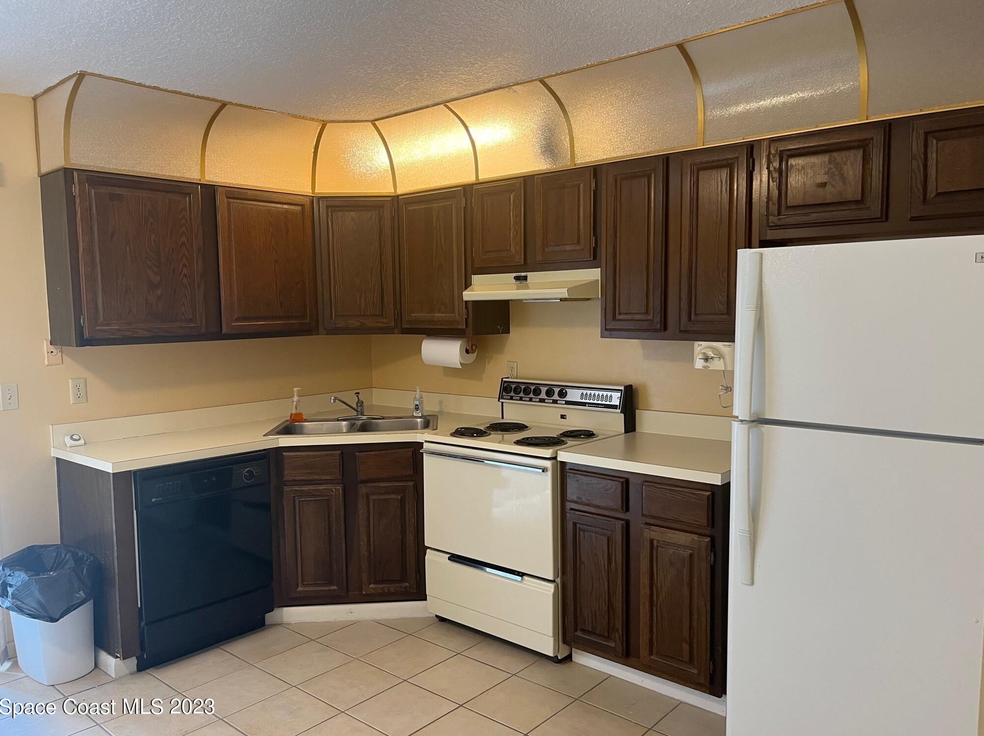 1037 Zambrana St, Melbourne, FL 32909-5272