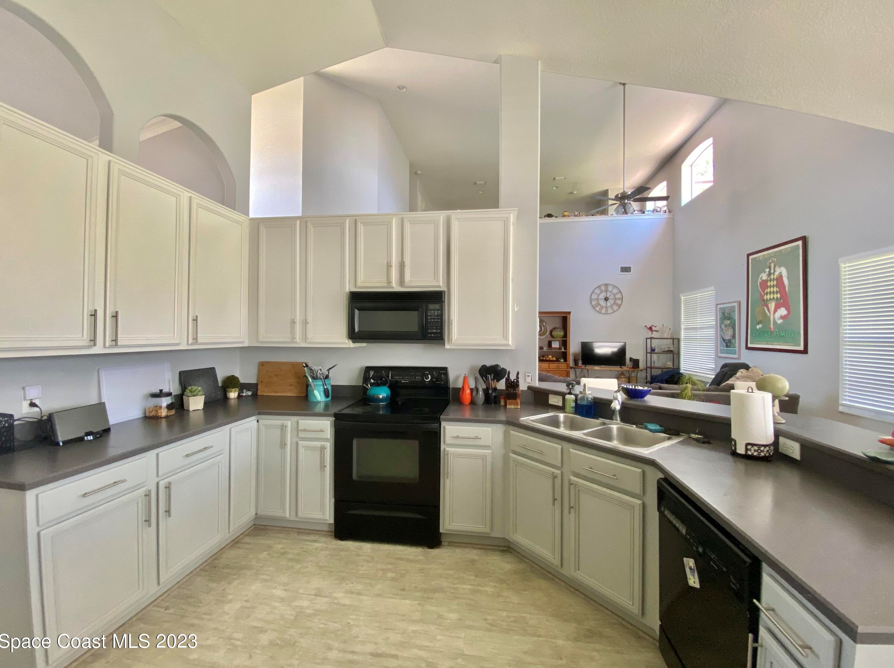 2601 Englewood Dr, Melbourne, FL 32940