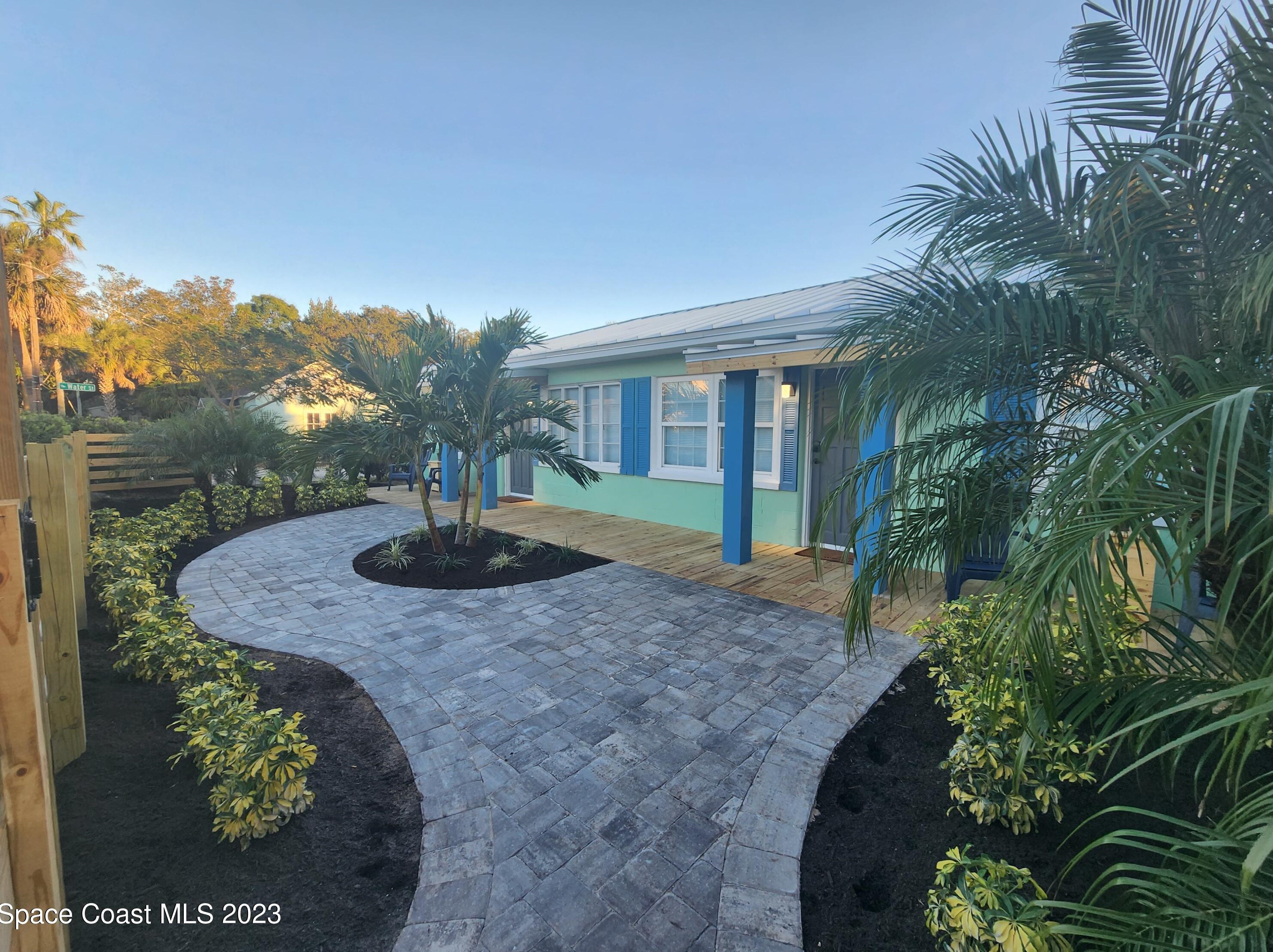 585 Montreal Ave, Melbourne, FL 32935