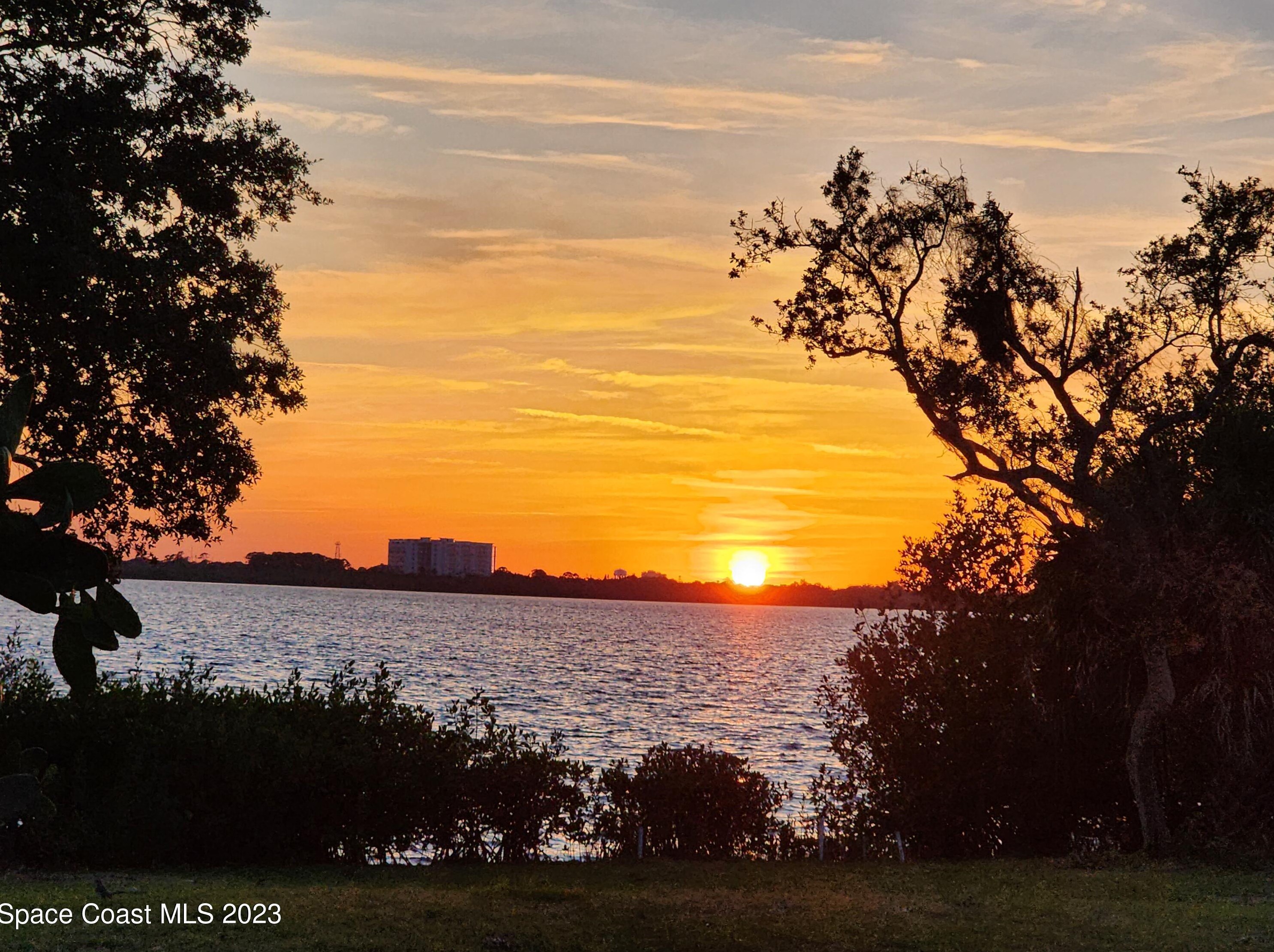 915 Newfound Harbor Dr, Merritt Island, FL 32952