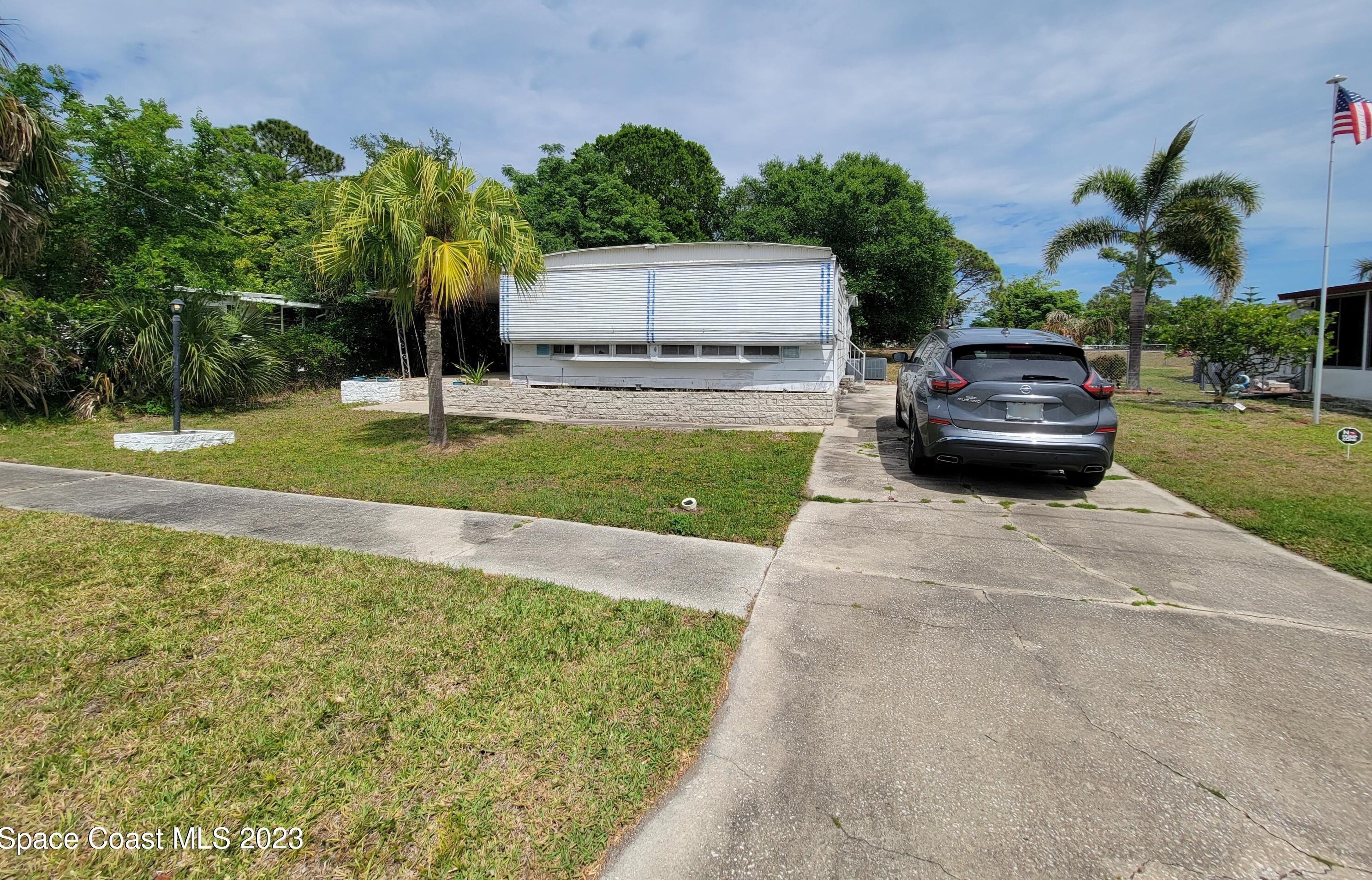 5437 Wood St, Daytona Beach, FL 32127