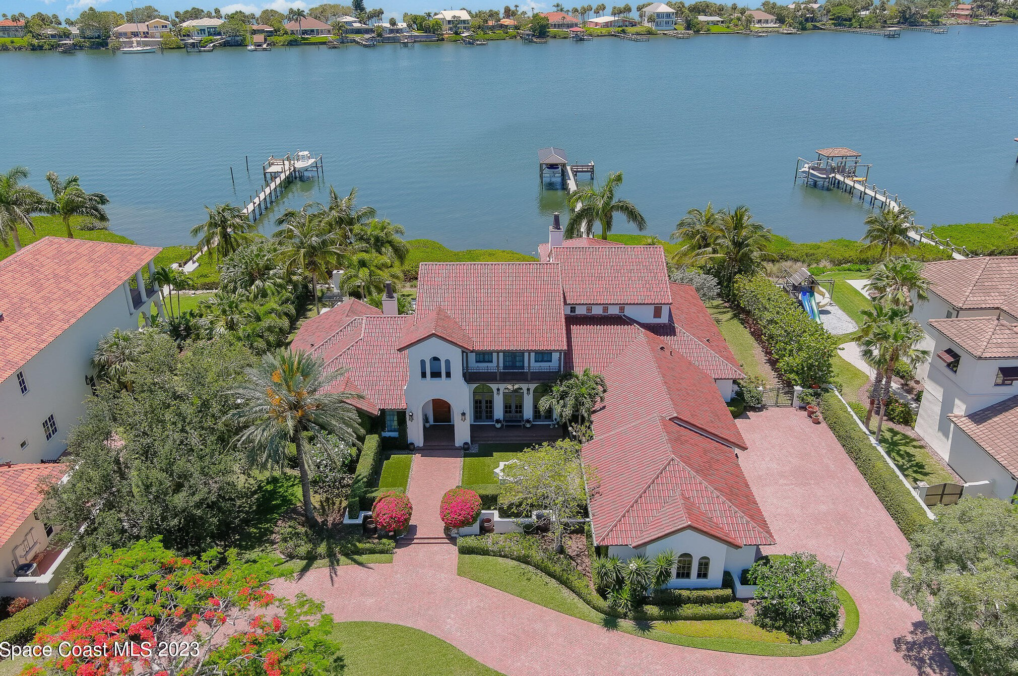 147 Lansing Island Dr, Melbourne, FL 32937-5355