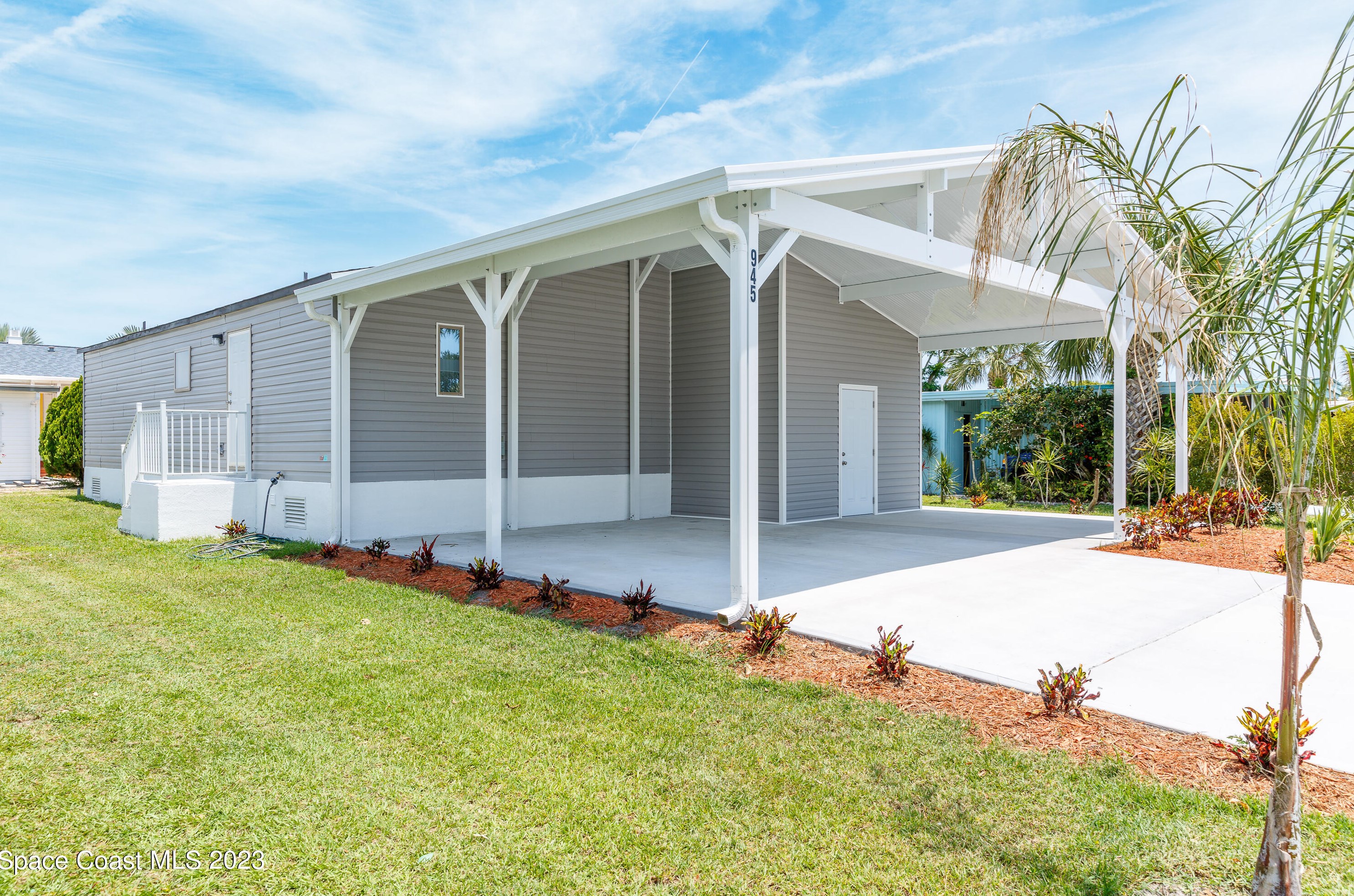 945 Cashew Cir, Sebastian, FL 32976