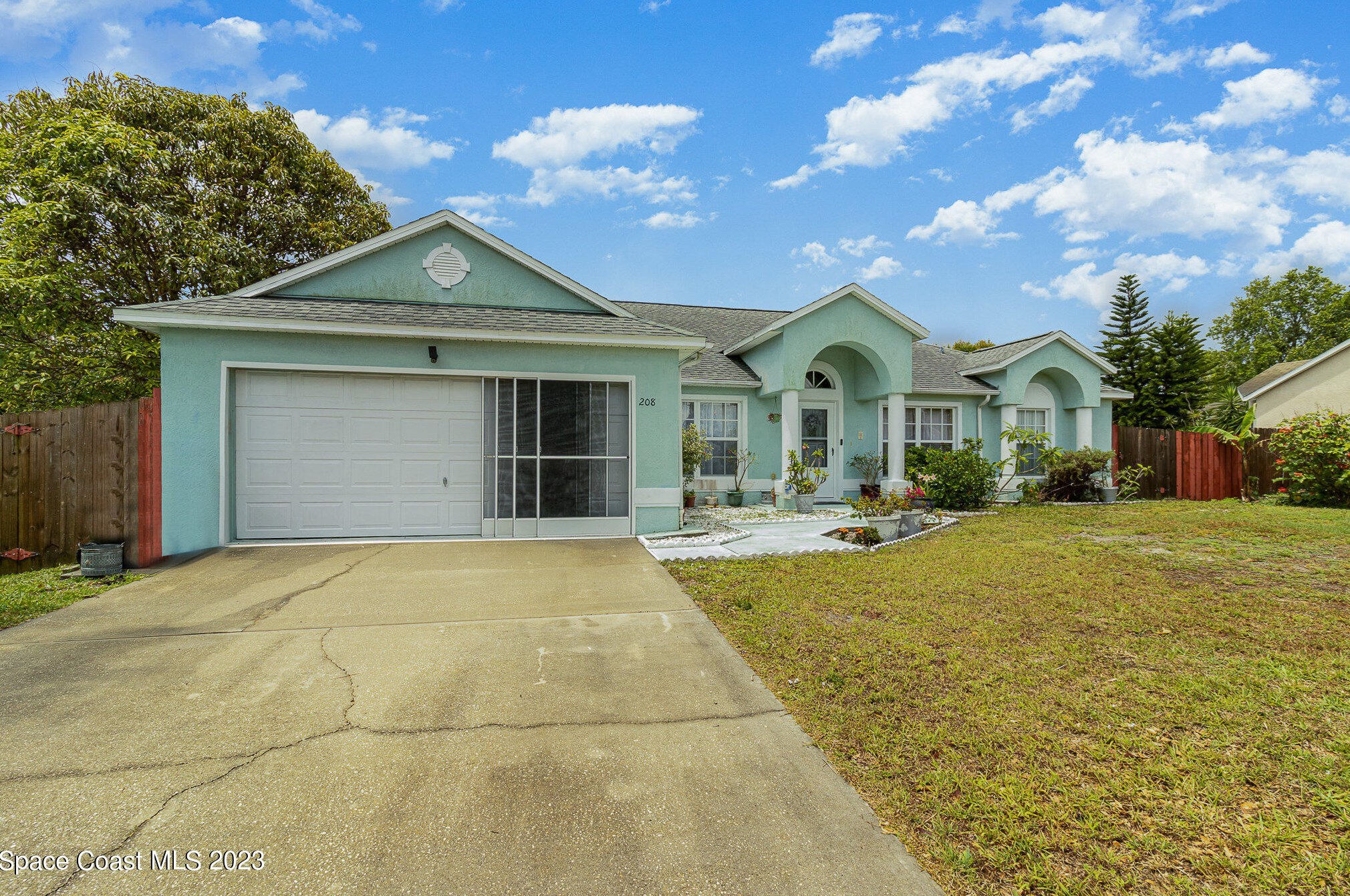 208 Hawthorne Ln, Melbourne, FL 32907-3233