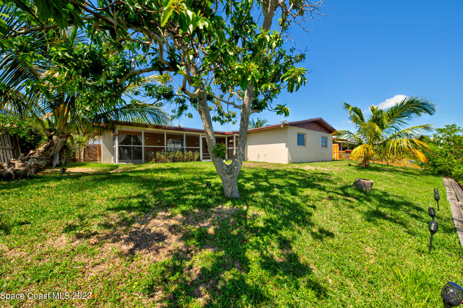 1505 Central Ave, Merritt Island FL 32952-5677 exterior