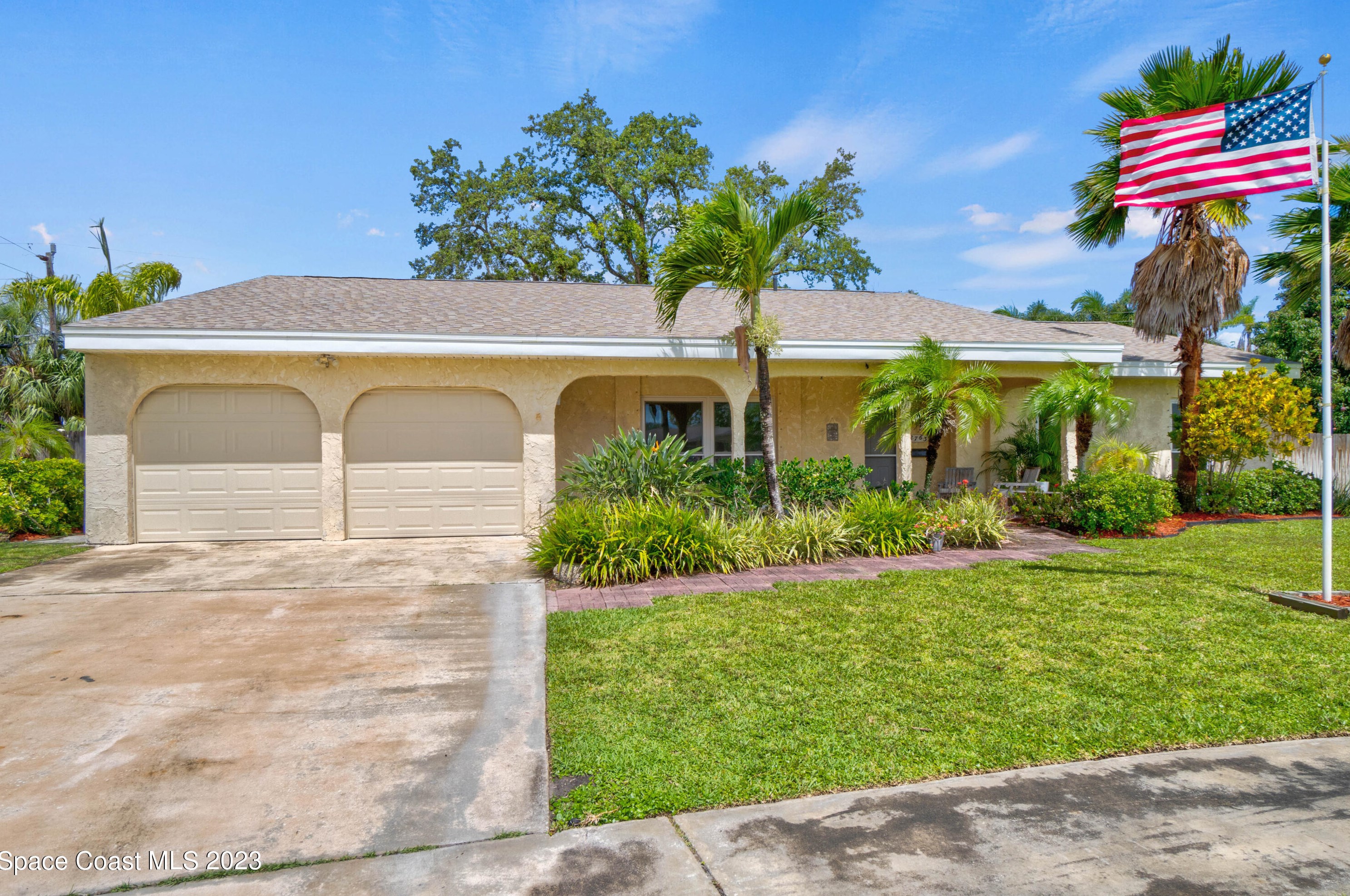 2763 Floresta Dr, Melbourne, FL 32905-5522