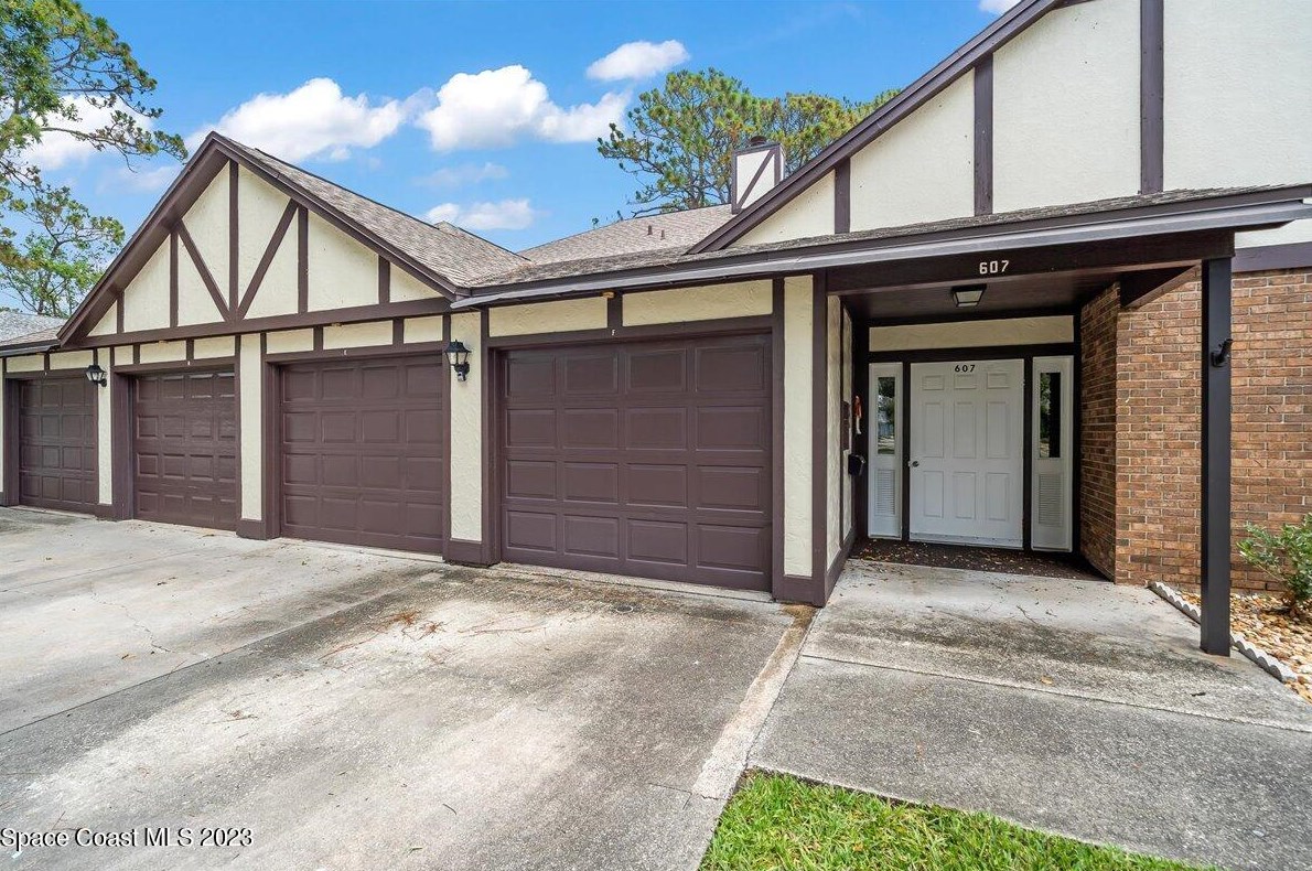 607 Greenwood Village Blvd, Melbourne, FL 32904-2054