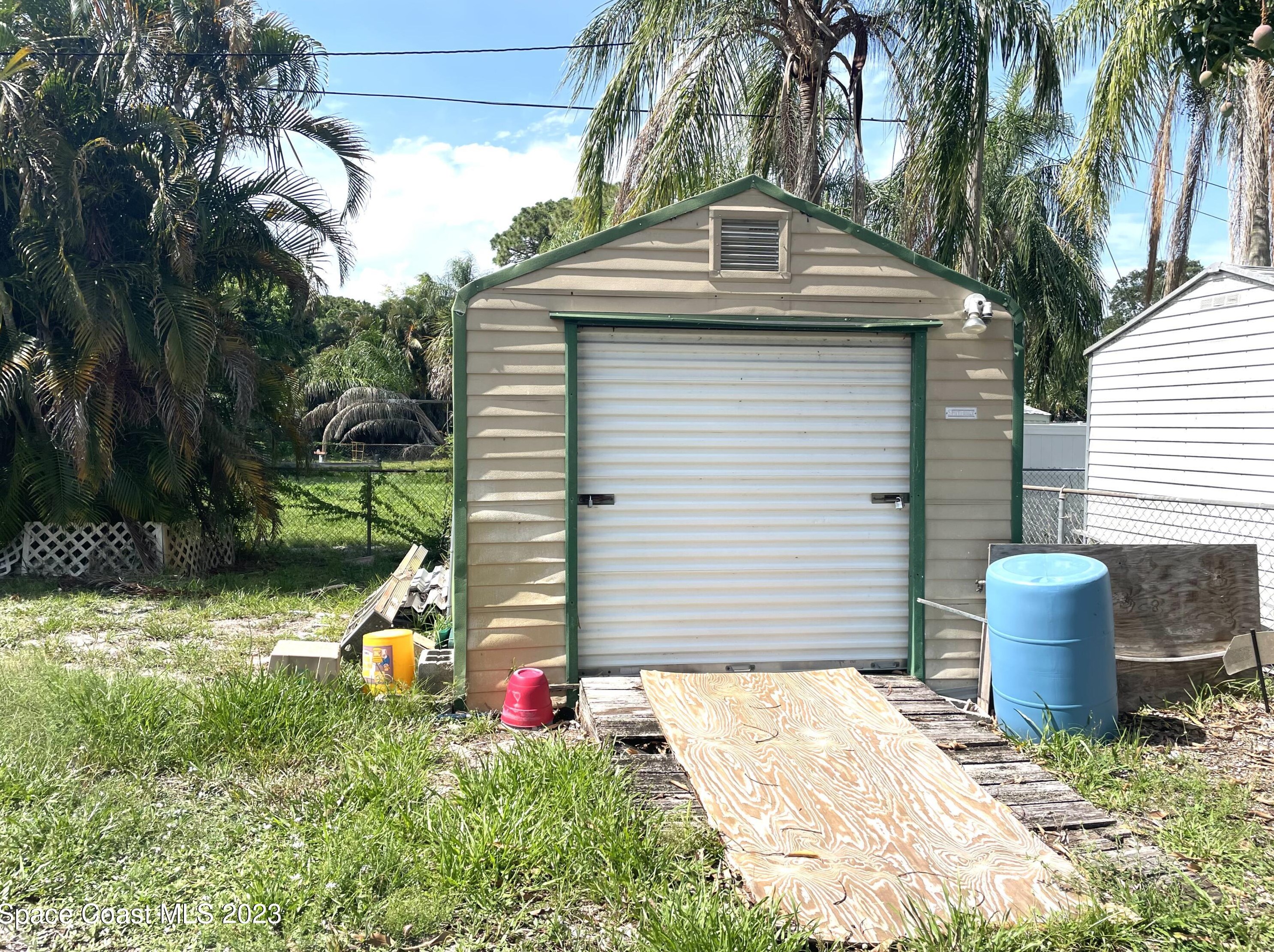 1392 Lenora Dr, Merritt Island FL 32952-5156 exterior