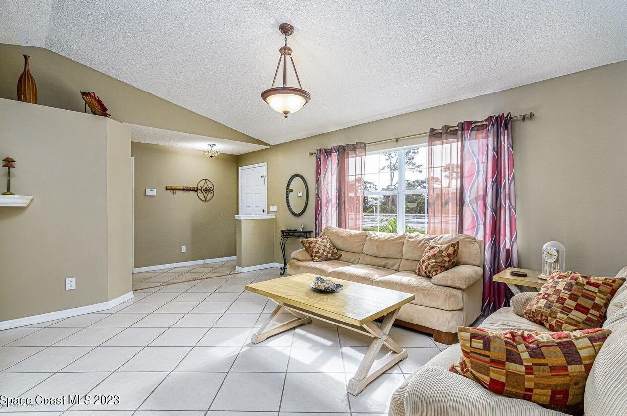 1485 Toy St, Melbourne, FL 32909-5718