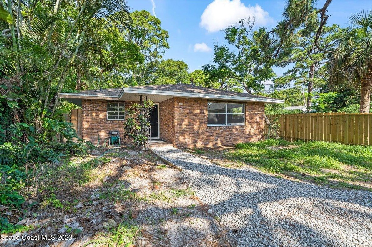 935 S Tropical Trl, Merritt Island, FL 32952