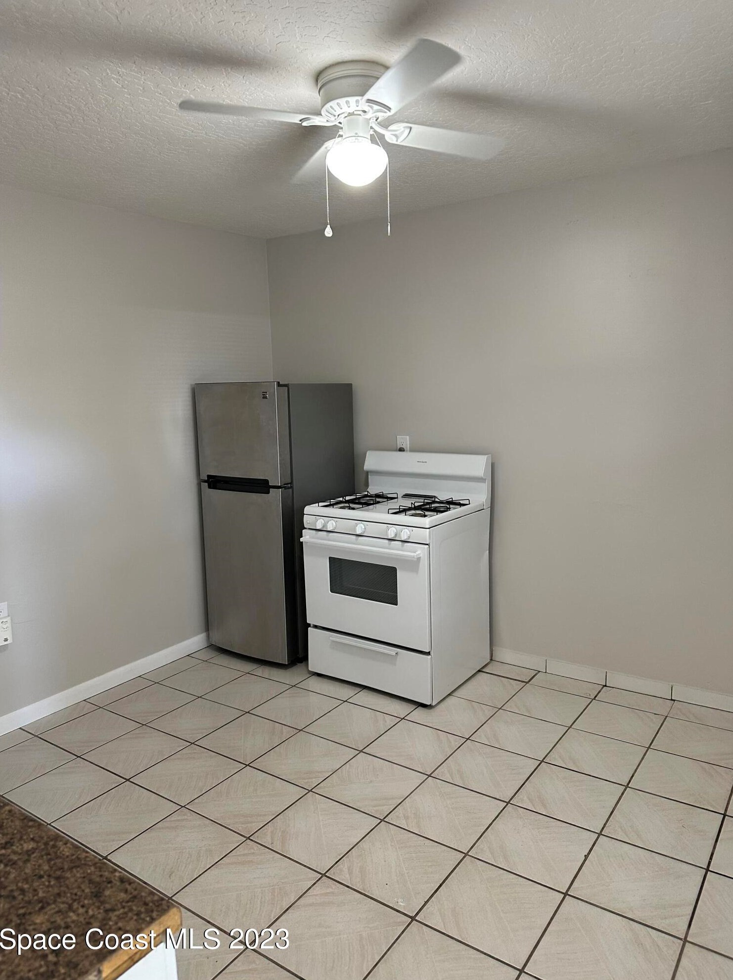 365 W Merritt Ave #b, Merritt Island, FL 32953