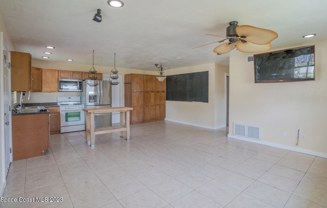 585 Chantilly Dr, Melbourne, FL 32935-8767