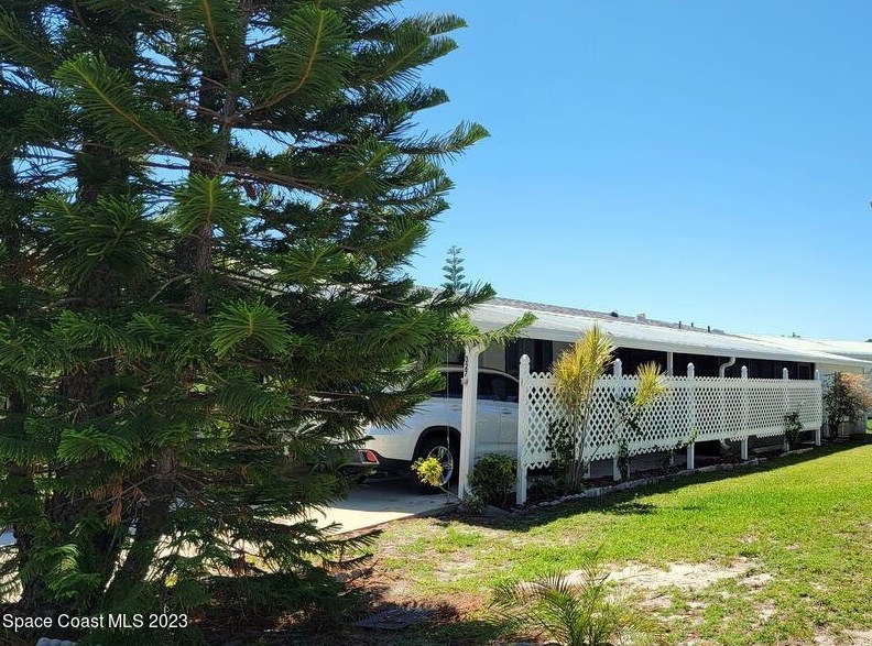 327 Kiwi Dr, Sebastian, FL 32976