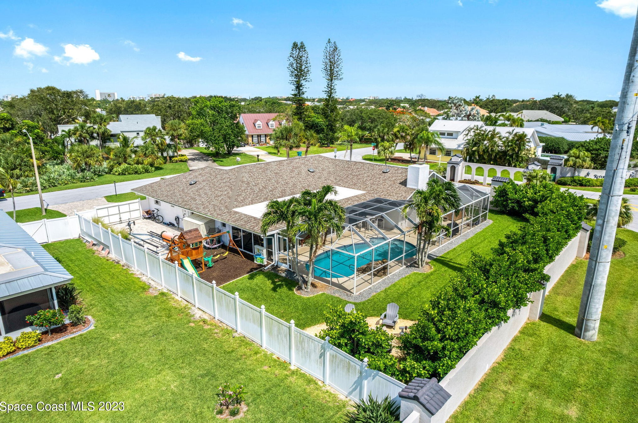 572 Spindle Palm Dr, Melbourne FL  32903-3855 exterior