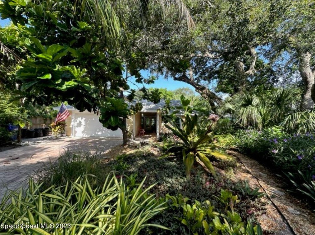 9475 Seagrape Dr, Vero Beach, FL 32963