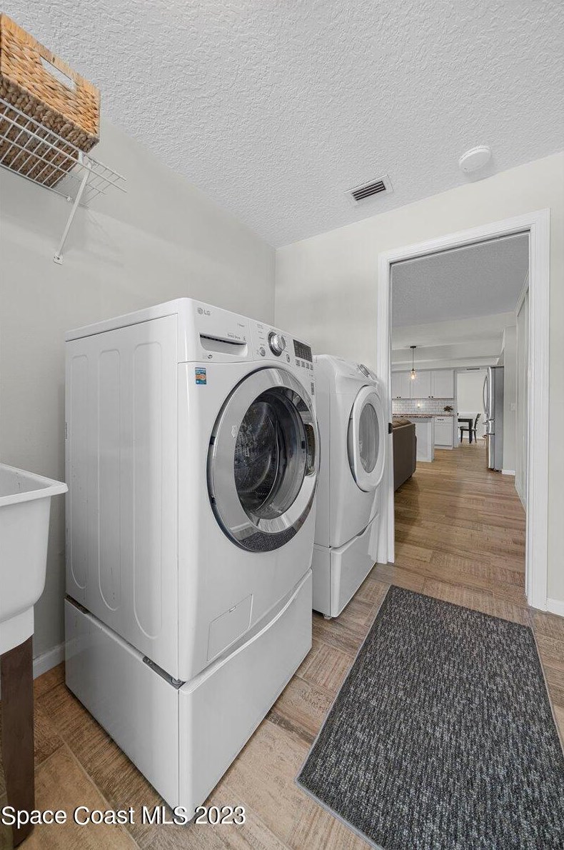 591 Spindle Palm Dr, Melbourne FL  32903-3855 exterior