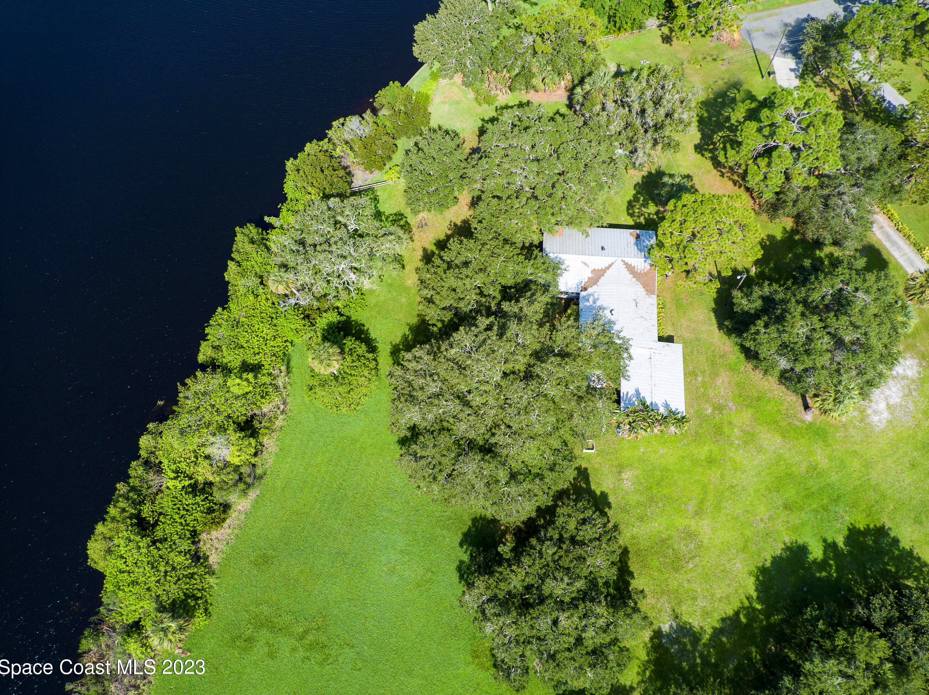 9695 Mockingbird Ln, Sebastian, FL 32976-3309
