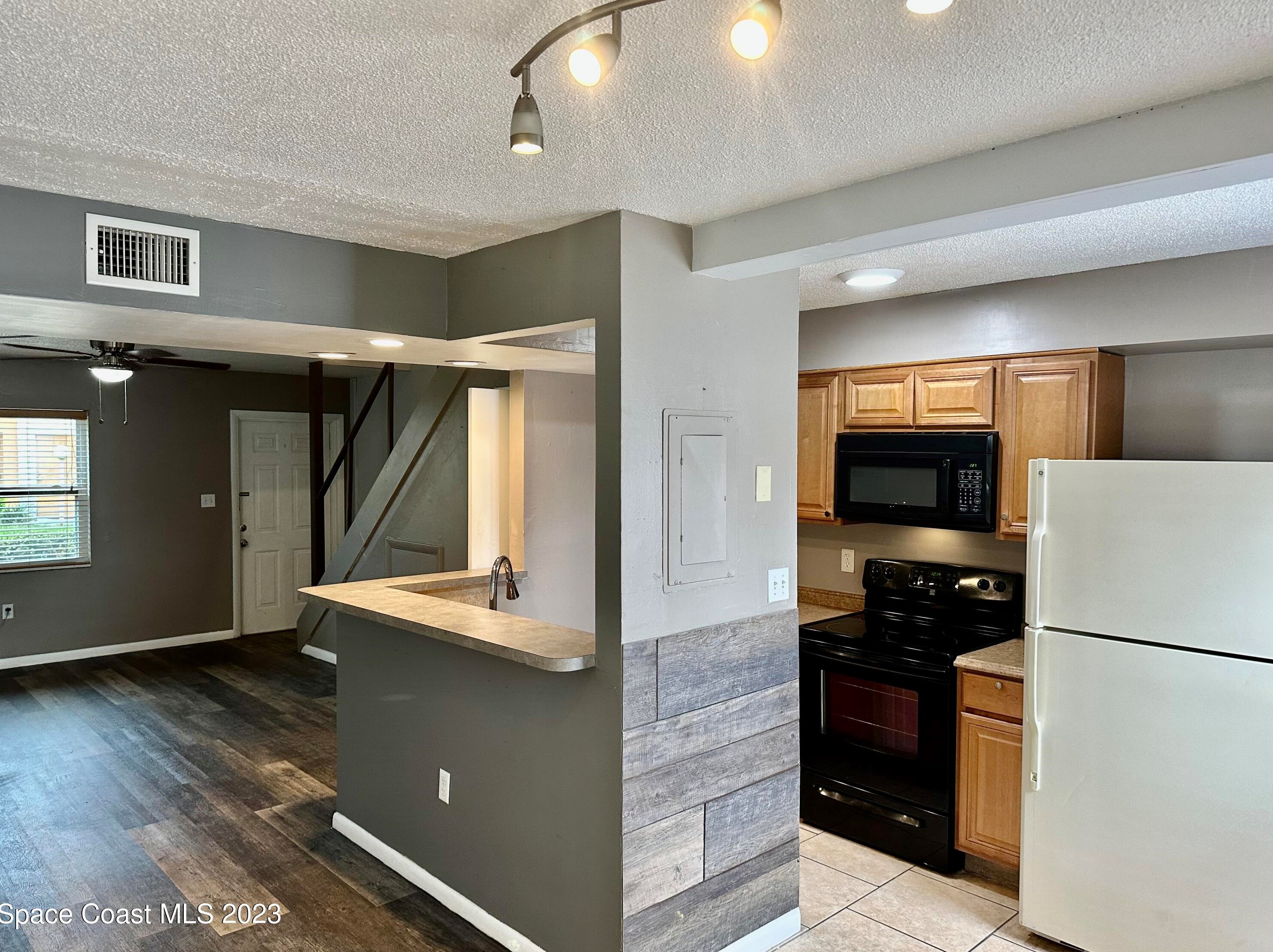 50 Needle Blvd #4, Merritt Island, FL 32953