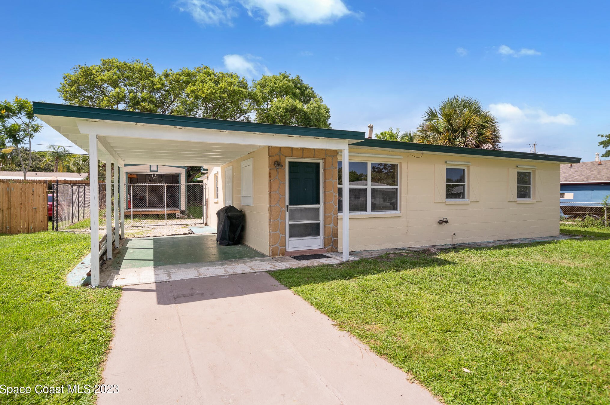 2184 Canterbury Ln, Melbourne, FL 32935-3705