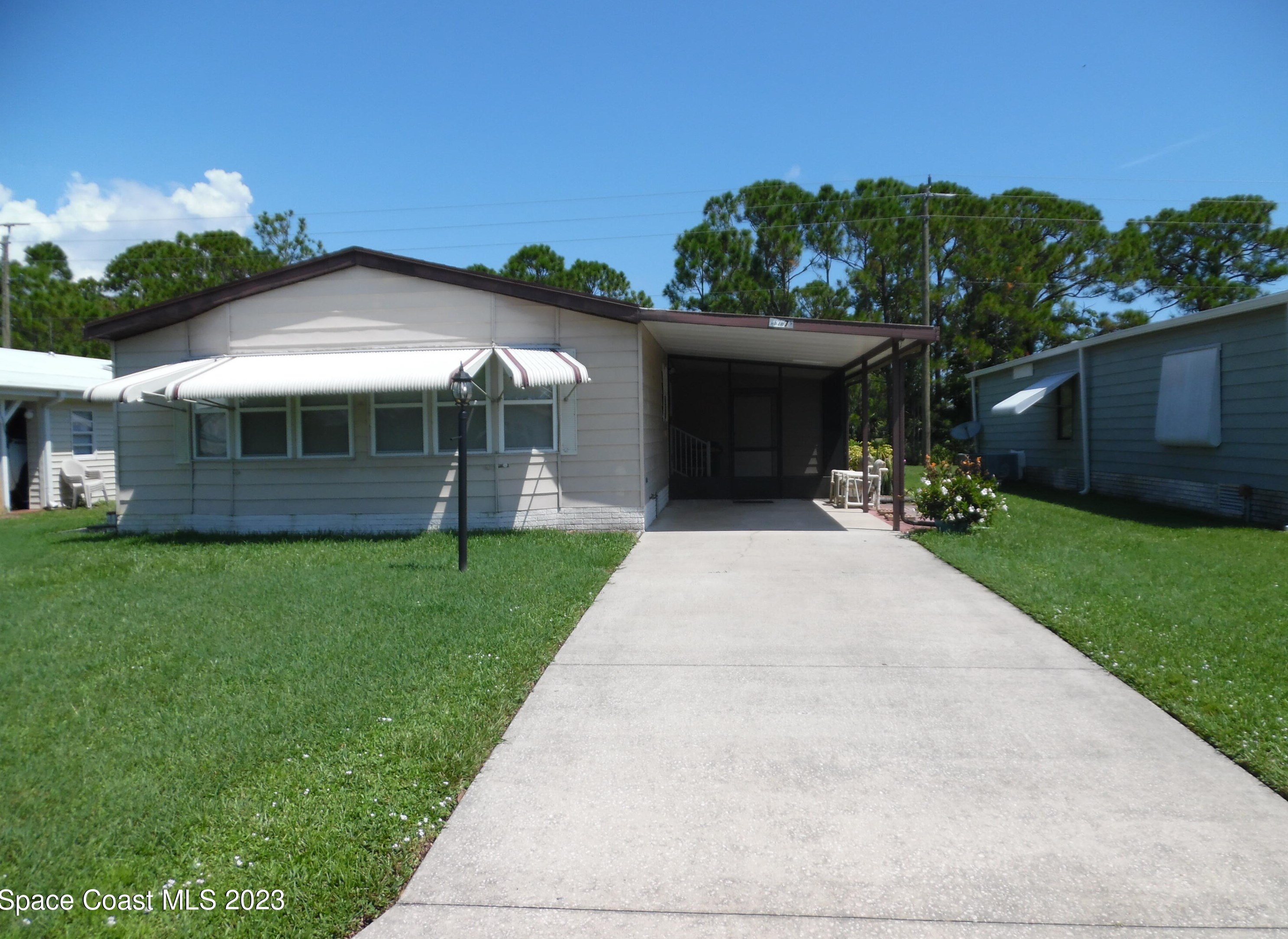 1367 Barefoot Cir, Sebastian, FL 32976