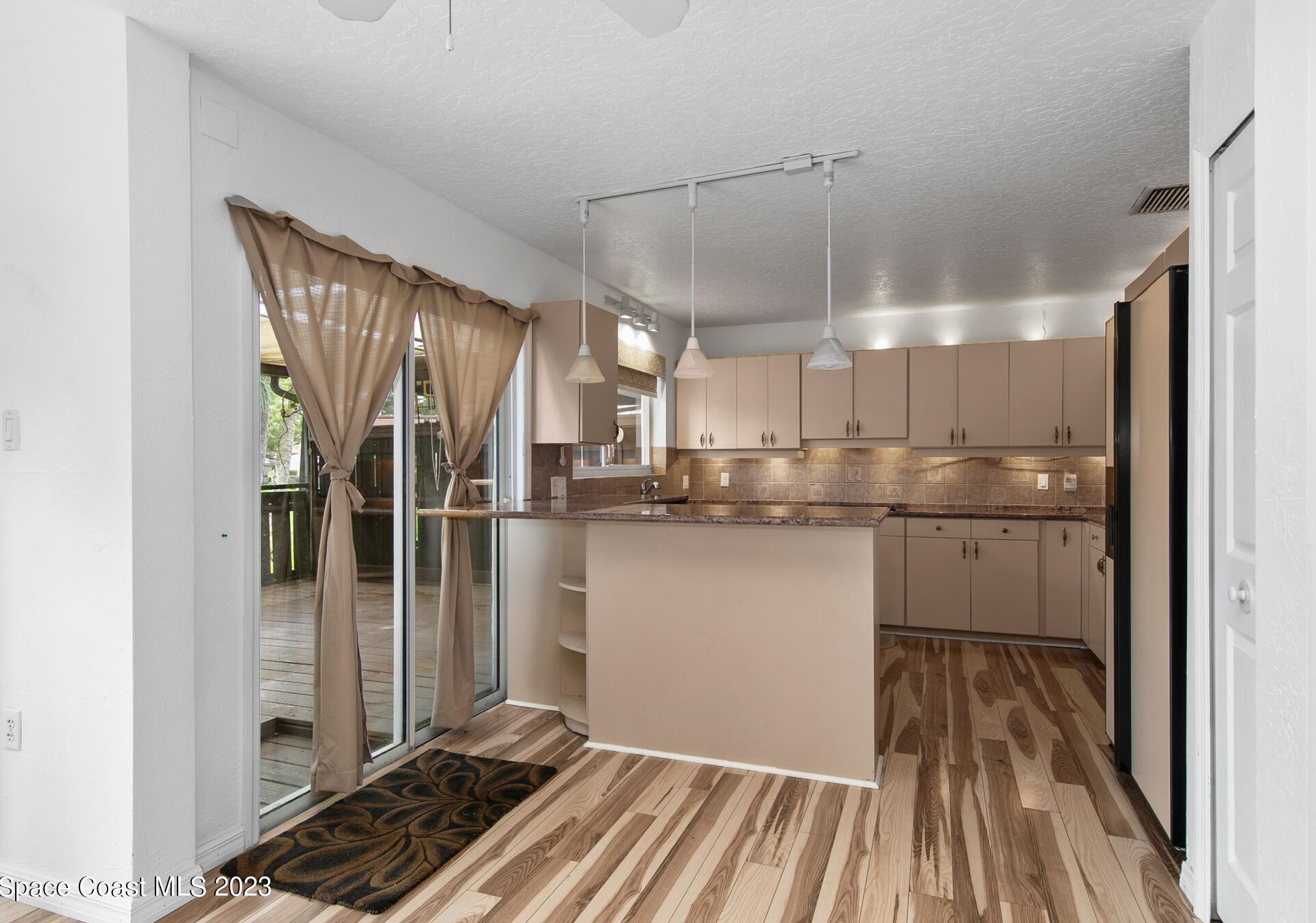 105 Osprey Ct, Melbourne FL  32940-7832 exterior