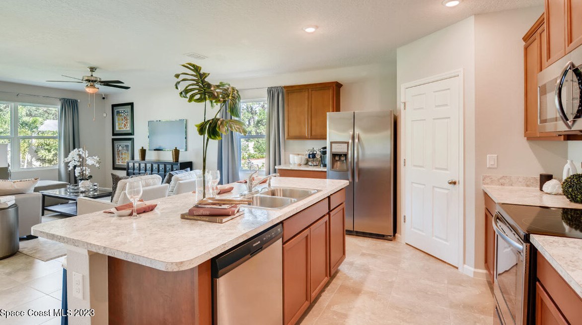 498 Hammond St, Melbourne, FL 32908-4722