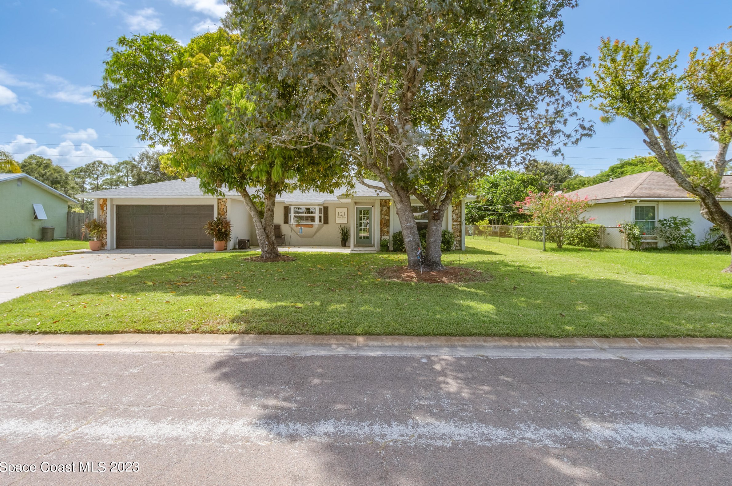 121 Harris Dr, Sebastian, FL 32958