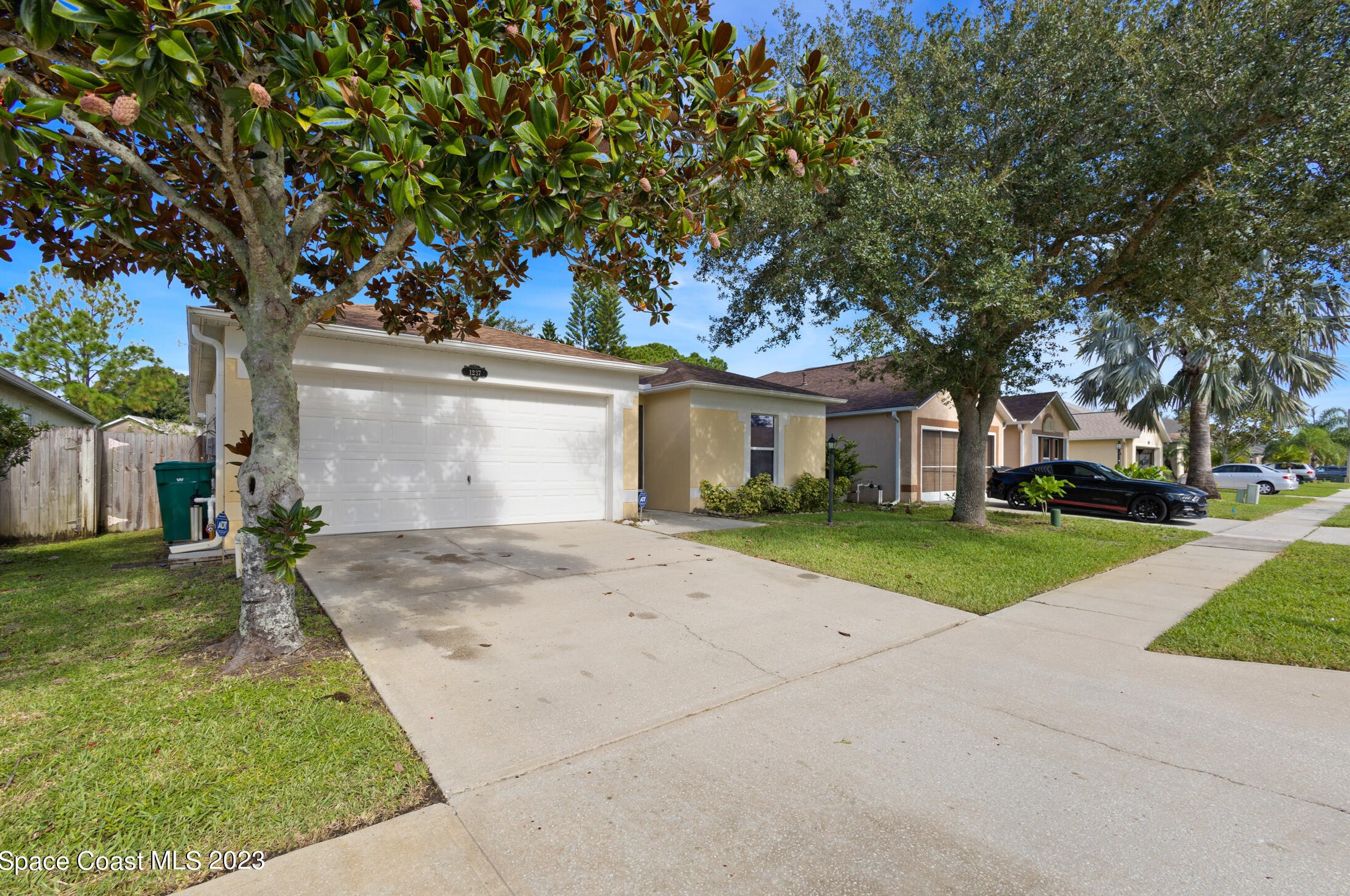 1237 White Oak Cir, Melbourne, FL 32934-7289