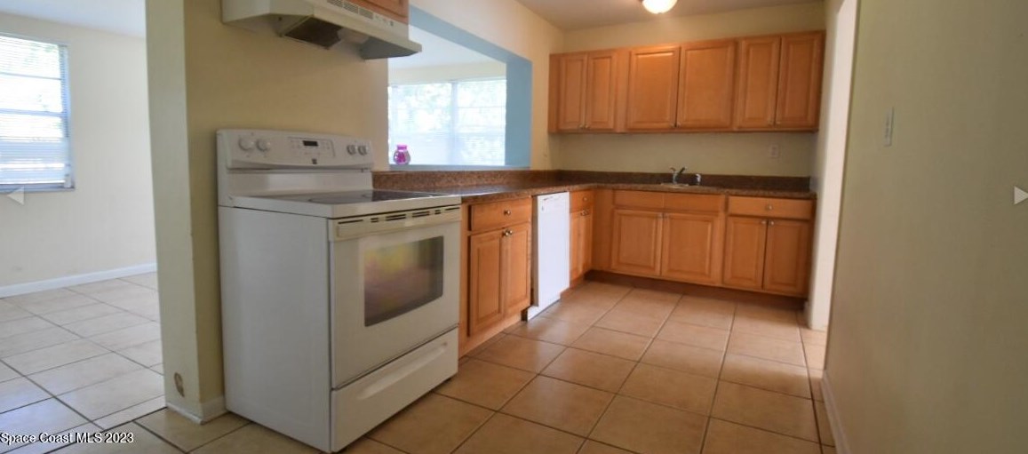 611 5th St, Merritt Island, FL 32953-3338