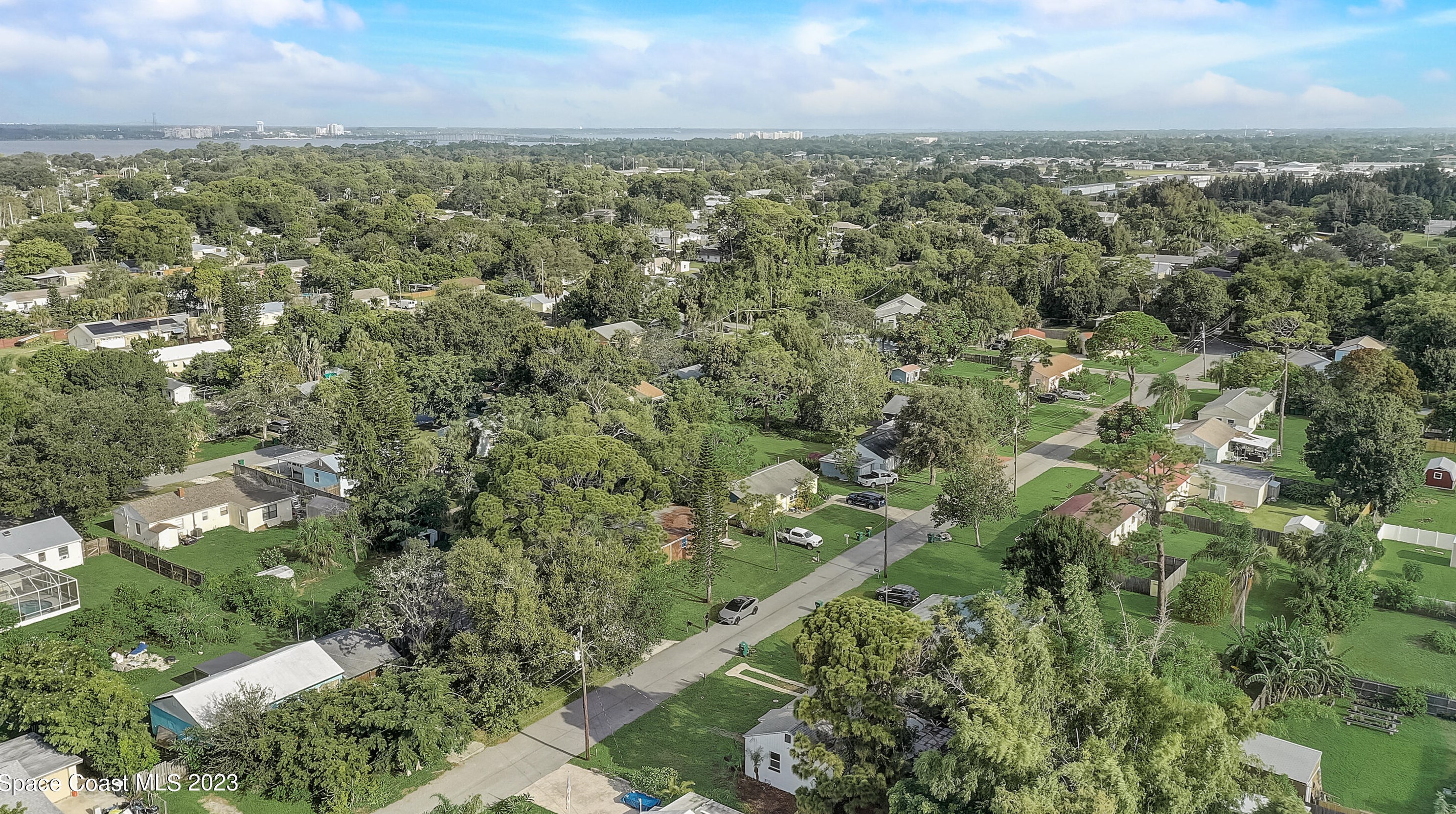 1338 Lenora Dr, Merritt Island FL 32952-5156 exterior