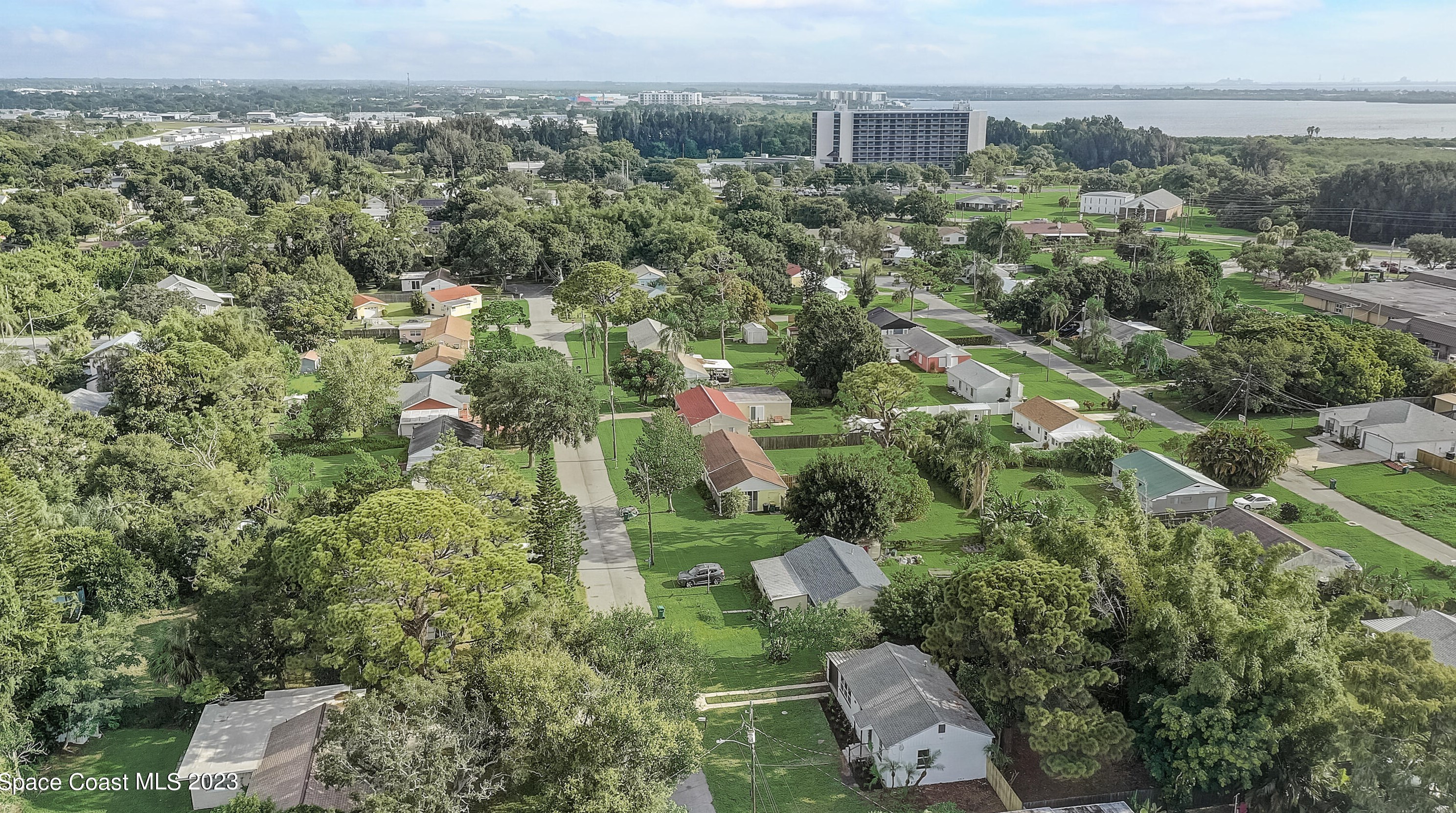 1338 Lenora Dr, Merritt Island FL 32952-5156 exterior