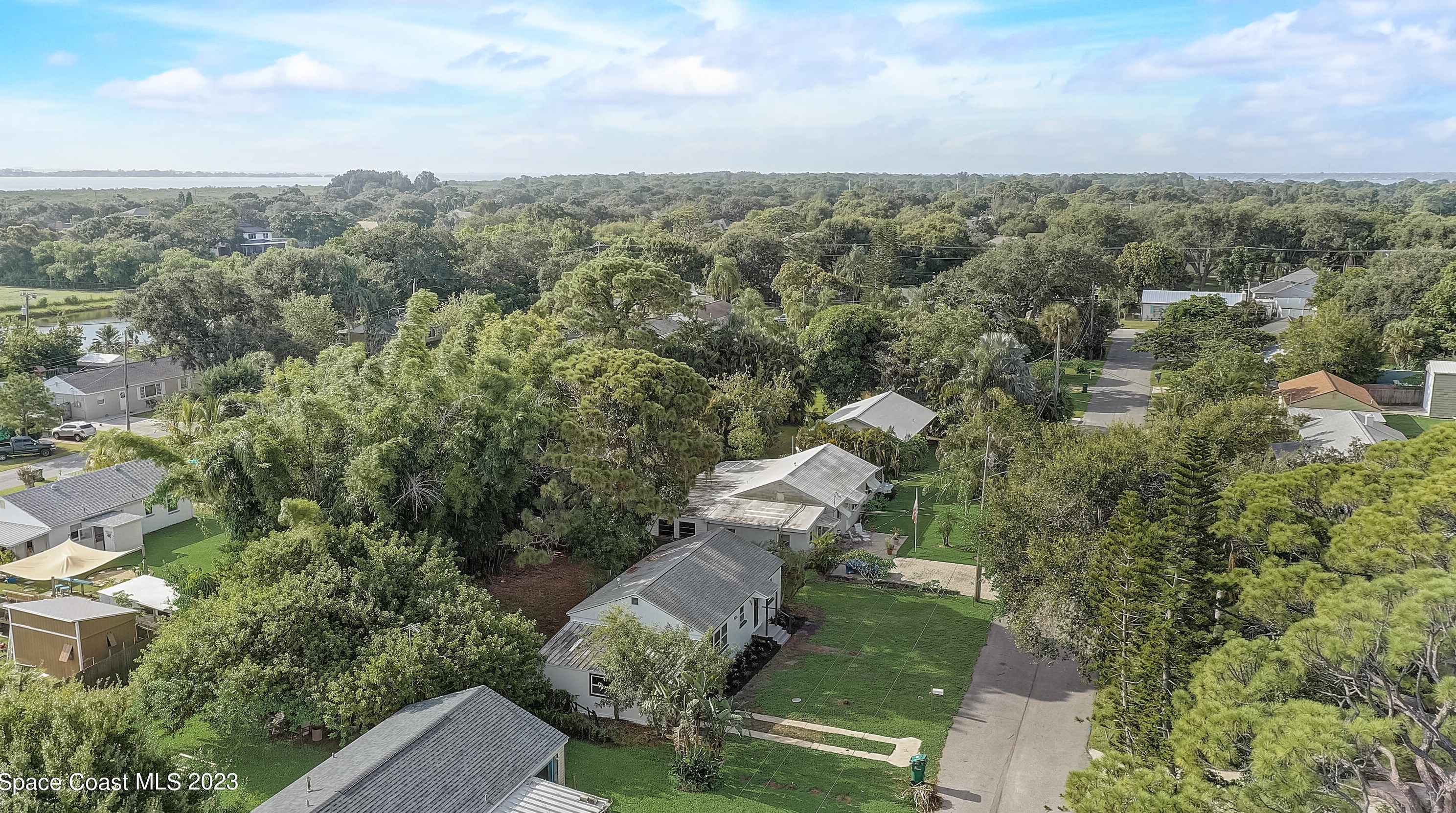 1338 Lenora Dr, Merritt Island FL 32952-5156 exterior