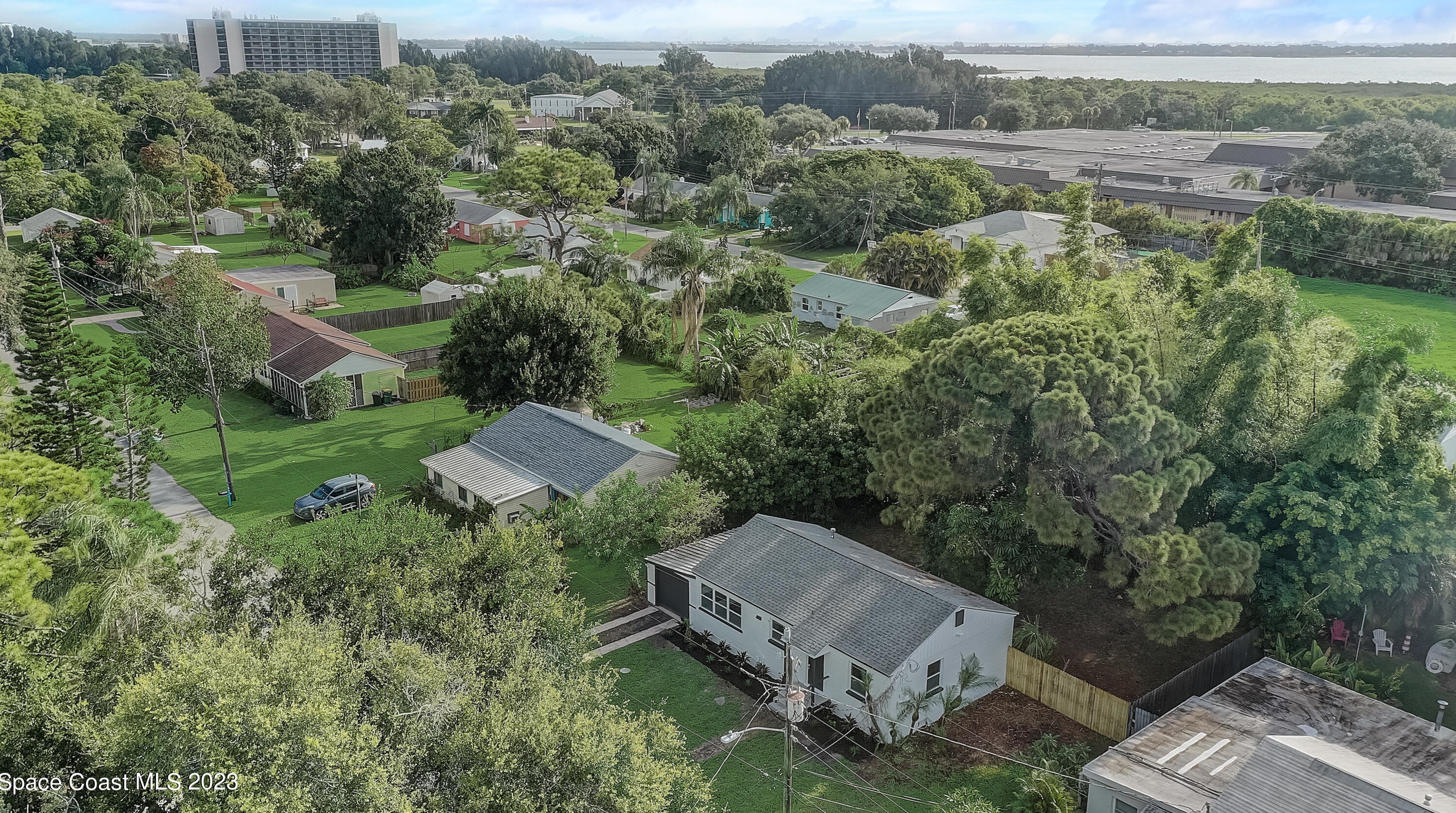 1338 Lenora Dr, Merritt Island FL 32952-5156 exterior