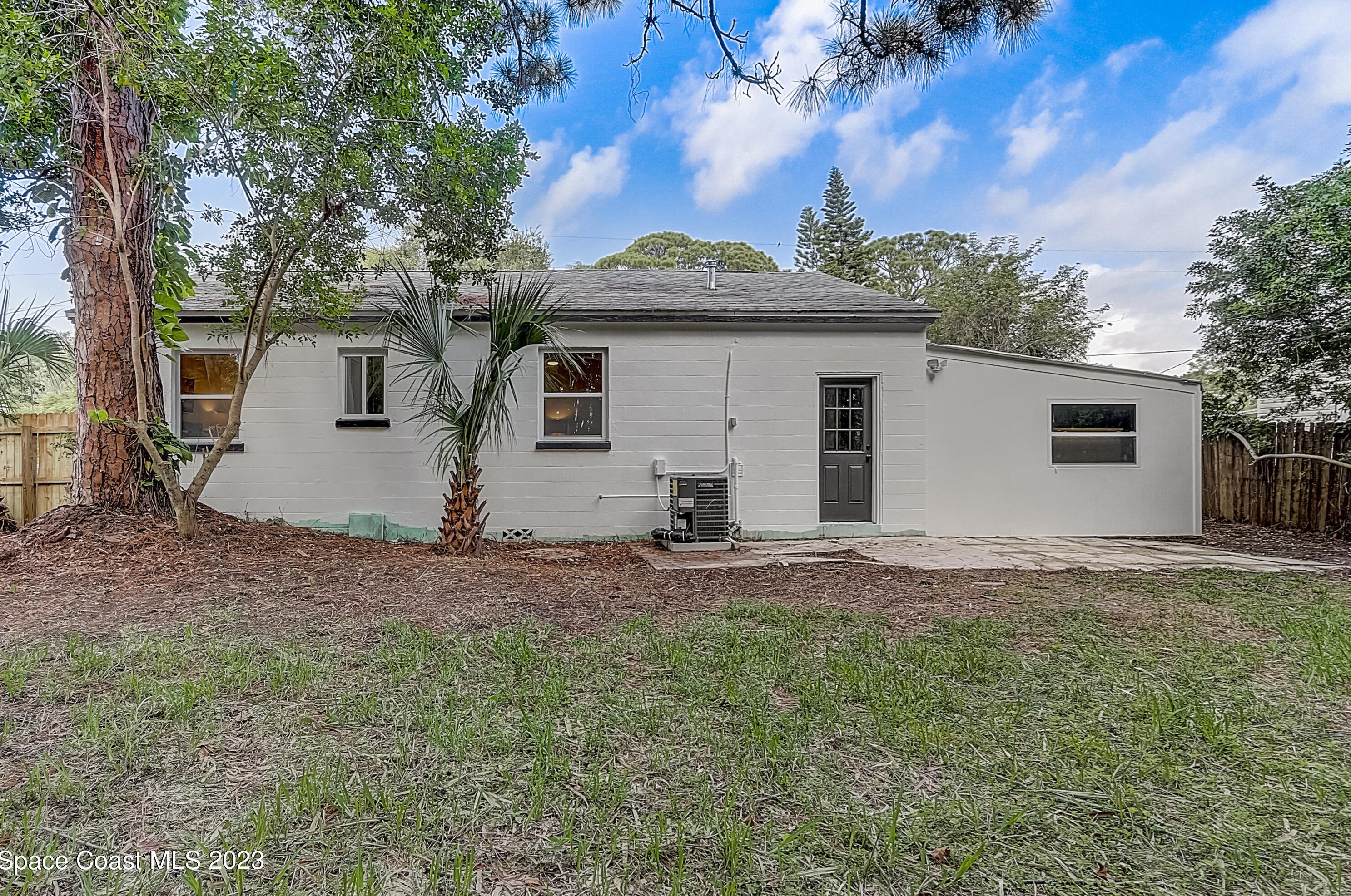 1338 Lenora Dr, Merritt Island FL 32952-5156 exterior