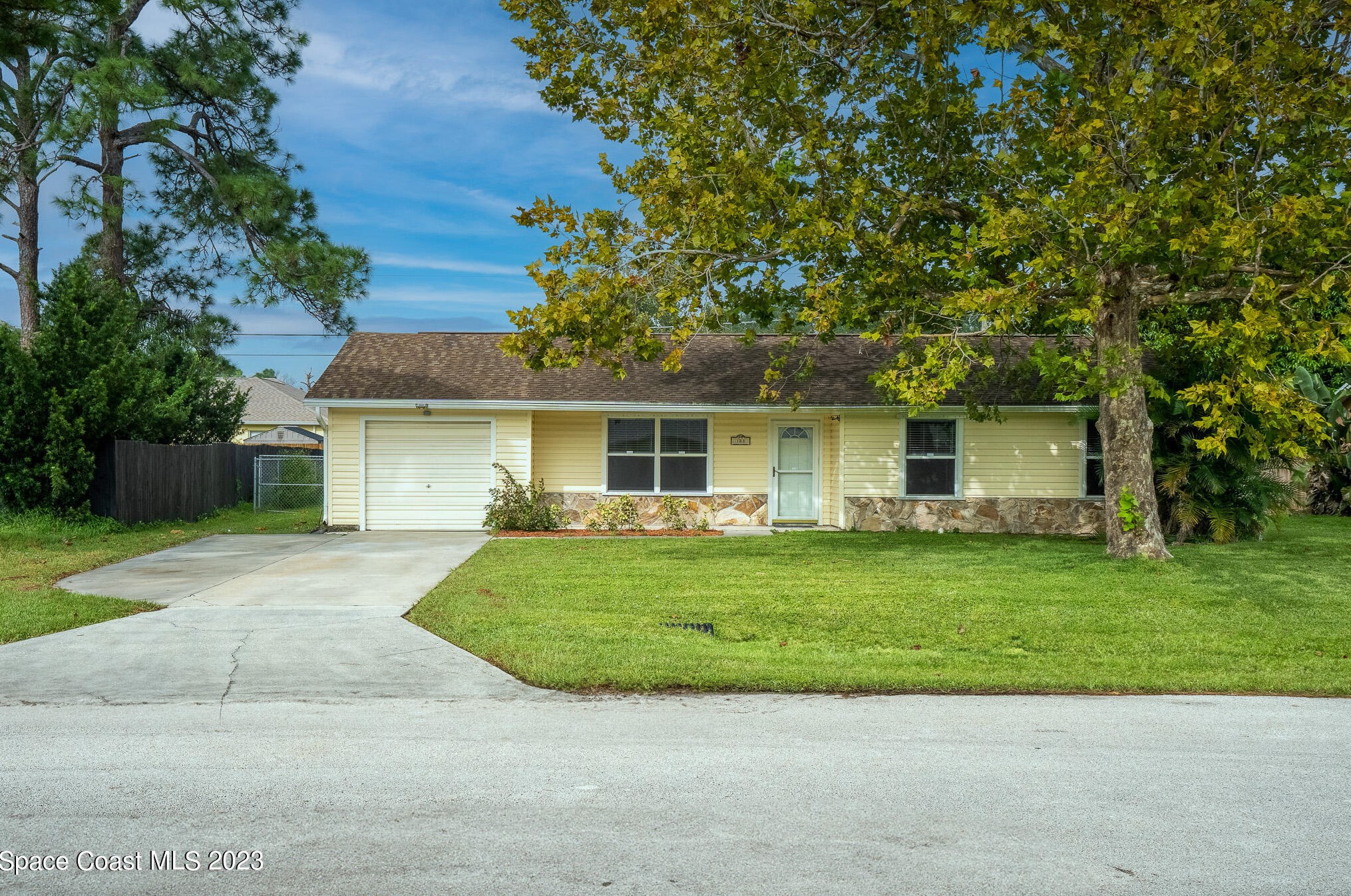 188 Oakcrest Ave, Melbourne, FL 32907-3145
