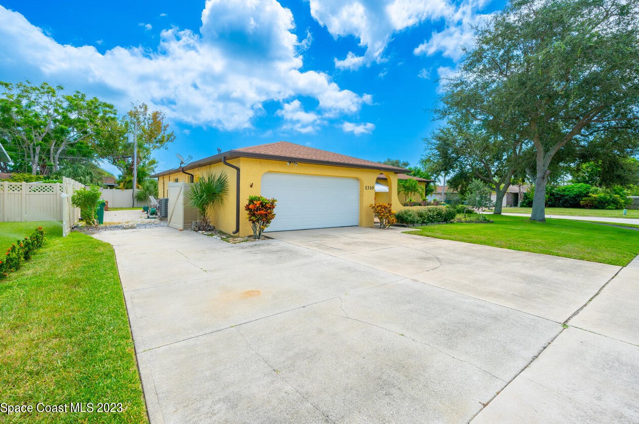 1310 Trout St, Merritt Island, FL 32952-5749