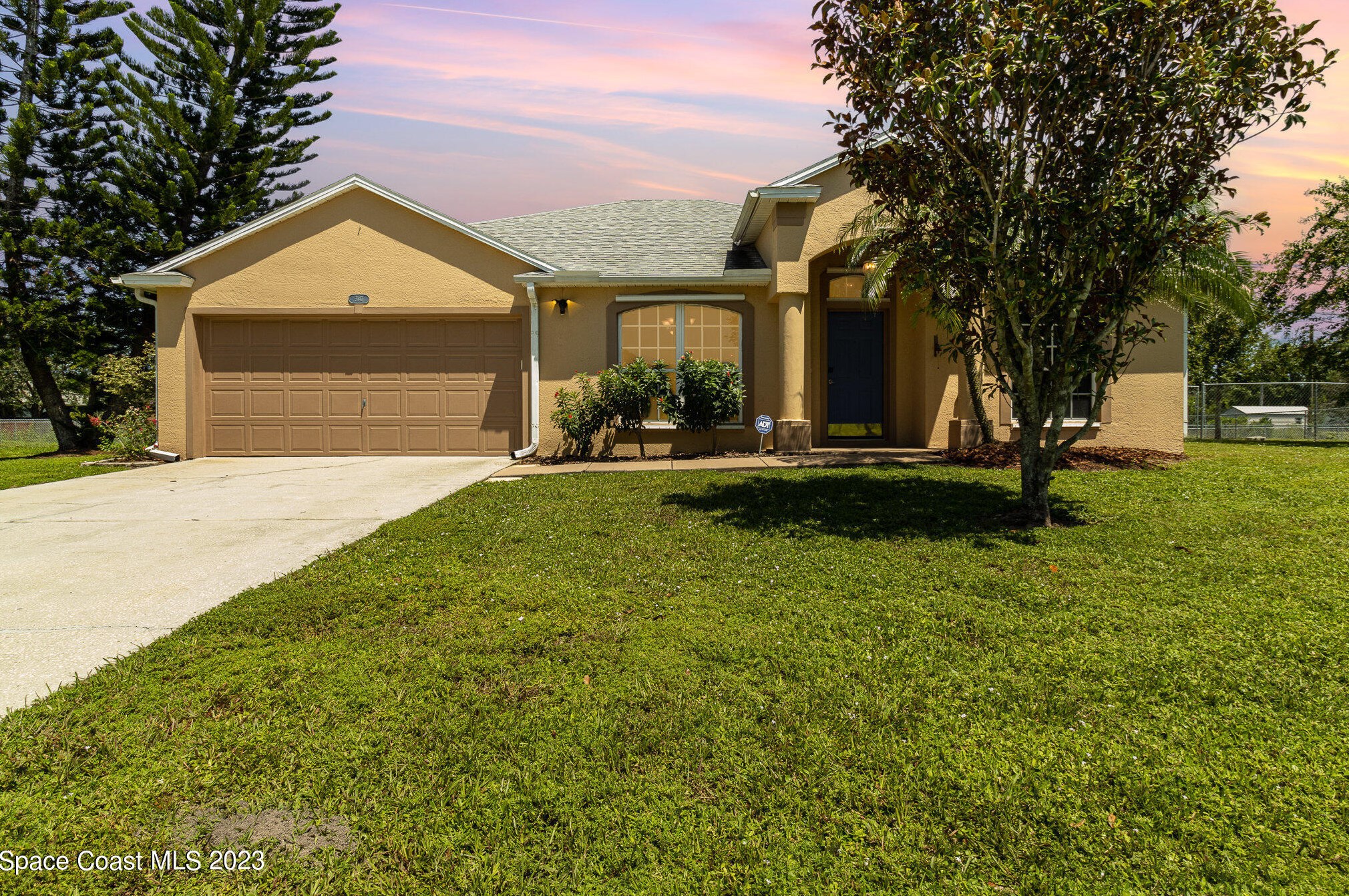 3139 Tropical Cir, Melbourne, FL 32909-7322