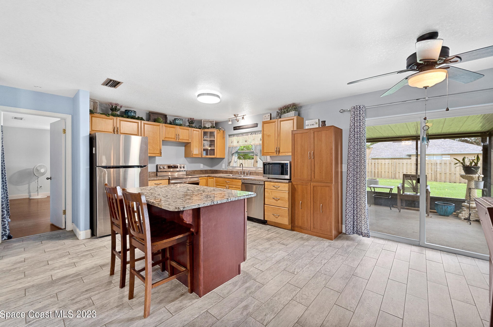 990 Emerald Rd, Melbourne FL 32909-3886 exterior