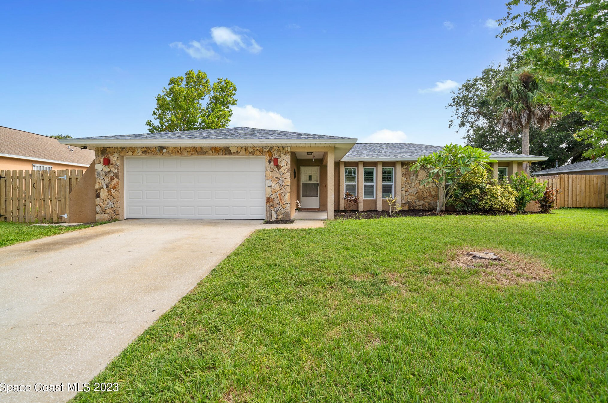 990 Emerald Rd, Melbourne, FL 32909-3831