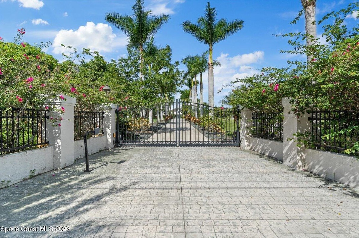 6129 N Tropical Trail, Merritt Island, FL 32953
