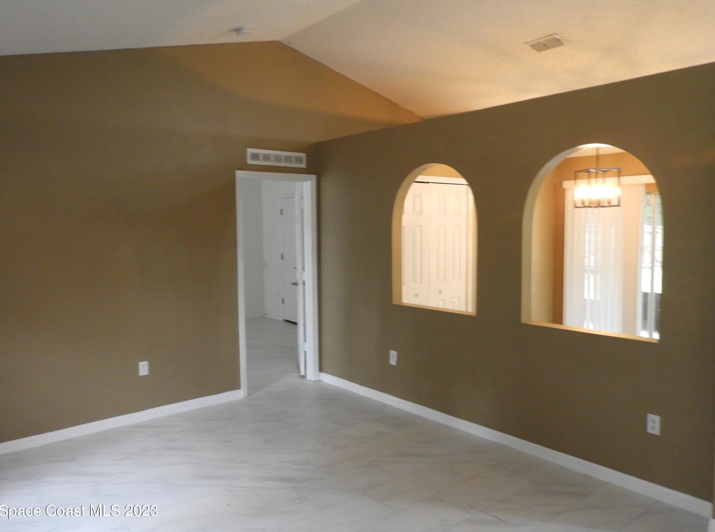 194 Bali St Se, Melbourne, FL 32909