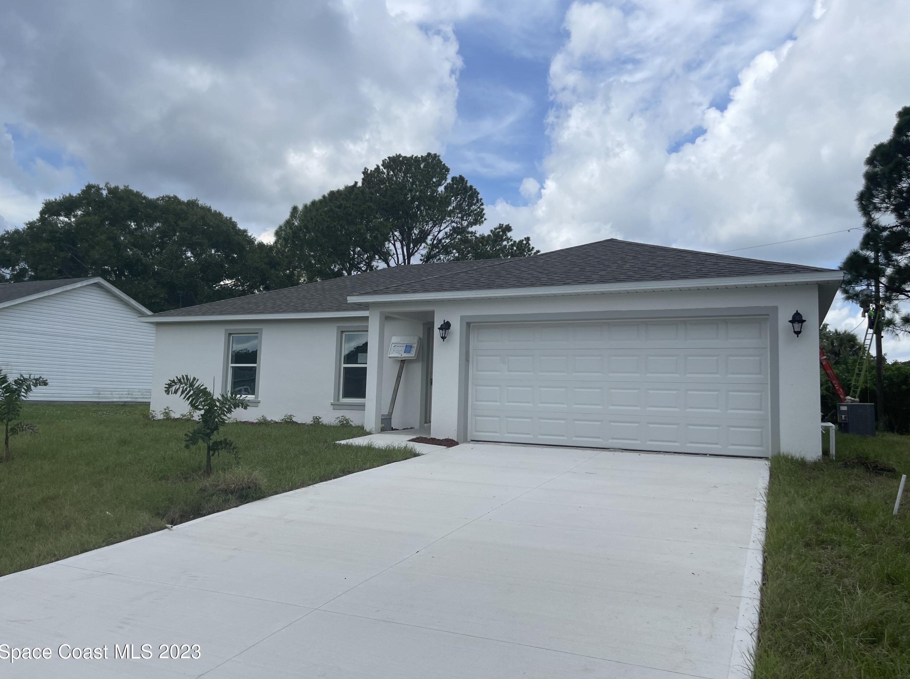 2200 Wagonwheel Ave, Melbourne, FL 32909-6041
