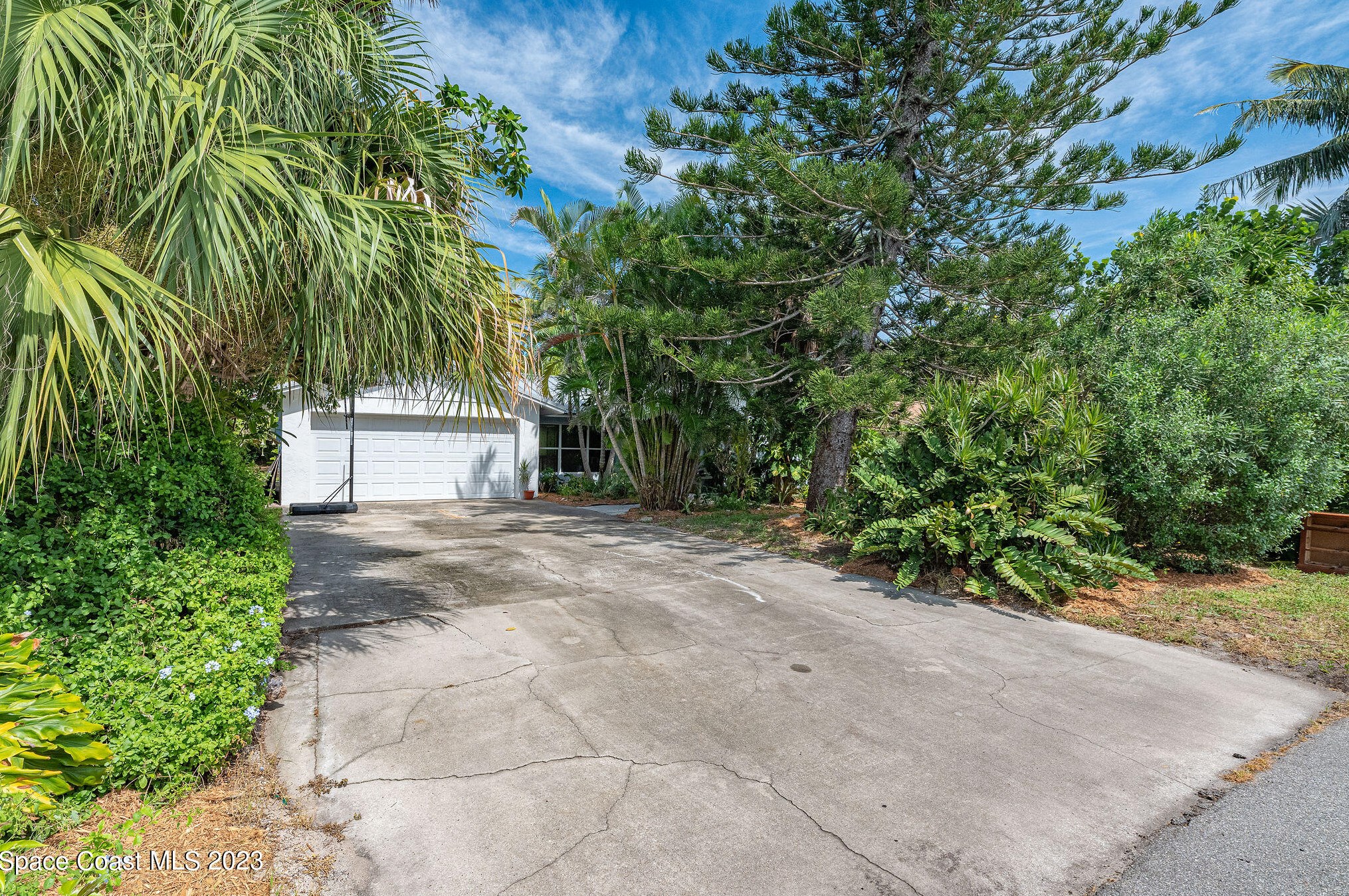 6835 Angeles Rd, Melbourne, FL 32951-3858