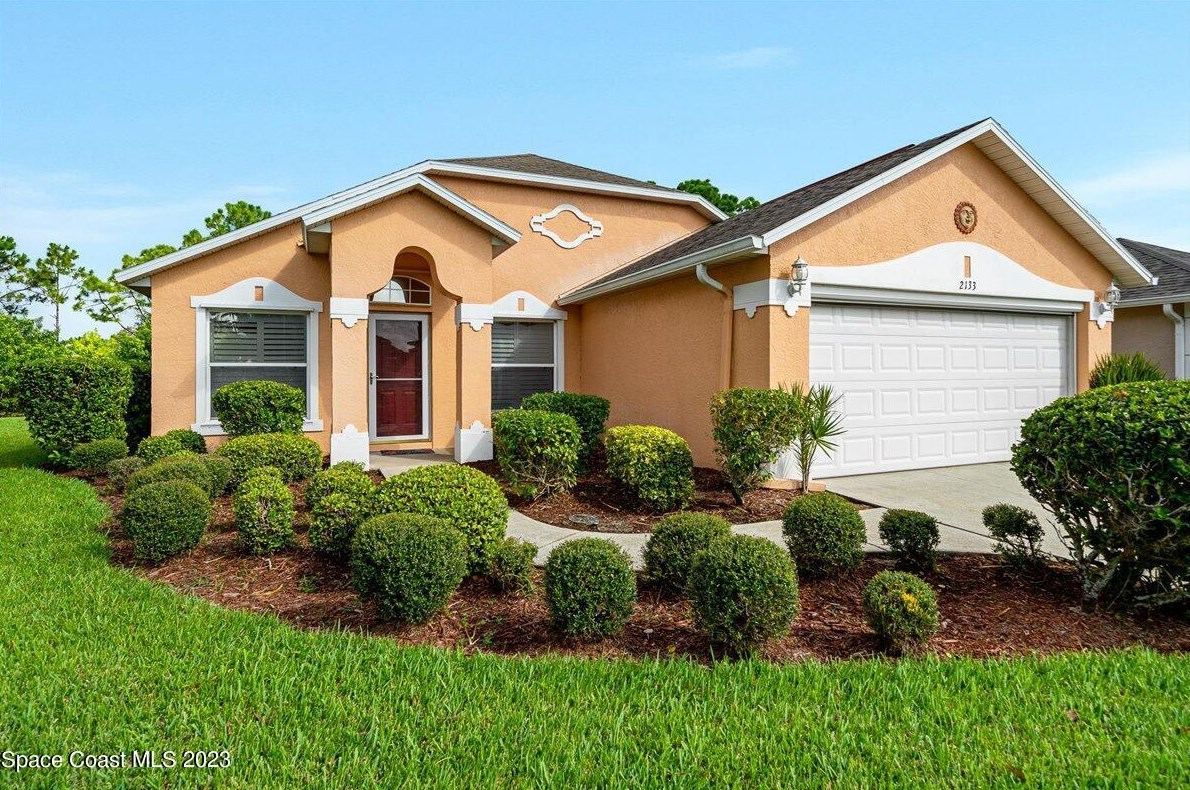 2133 Chinaberry Cir, Melbourne, FL 32909-6823