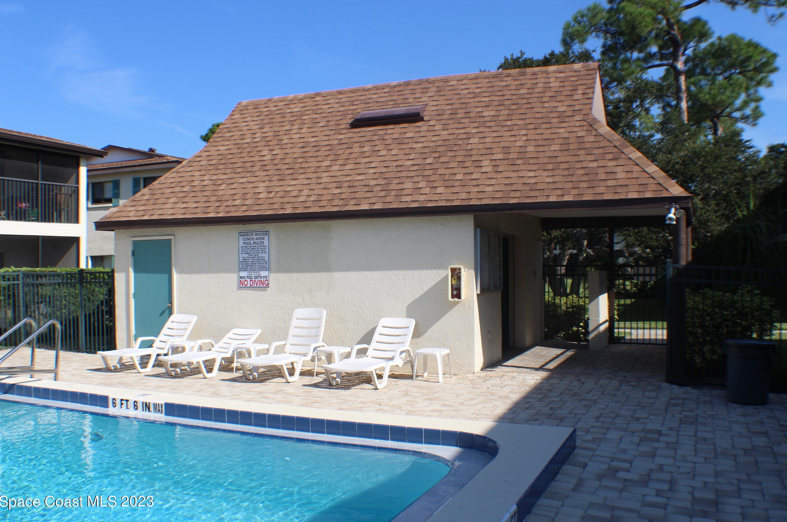 425 Catamaran Dr, Merritt Island FL  32952-3556 exterior