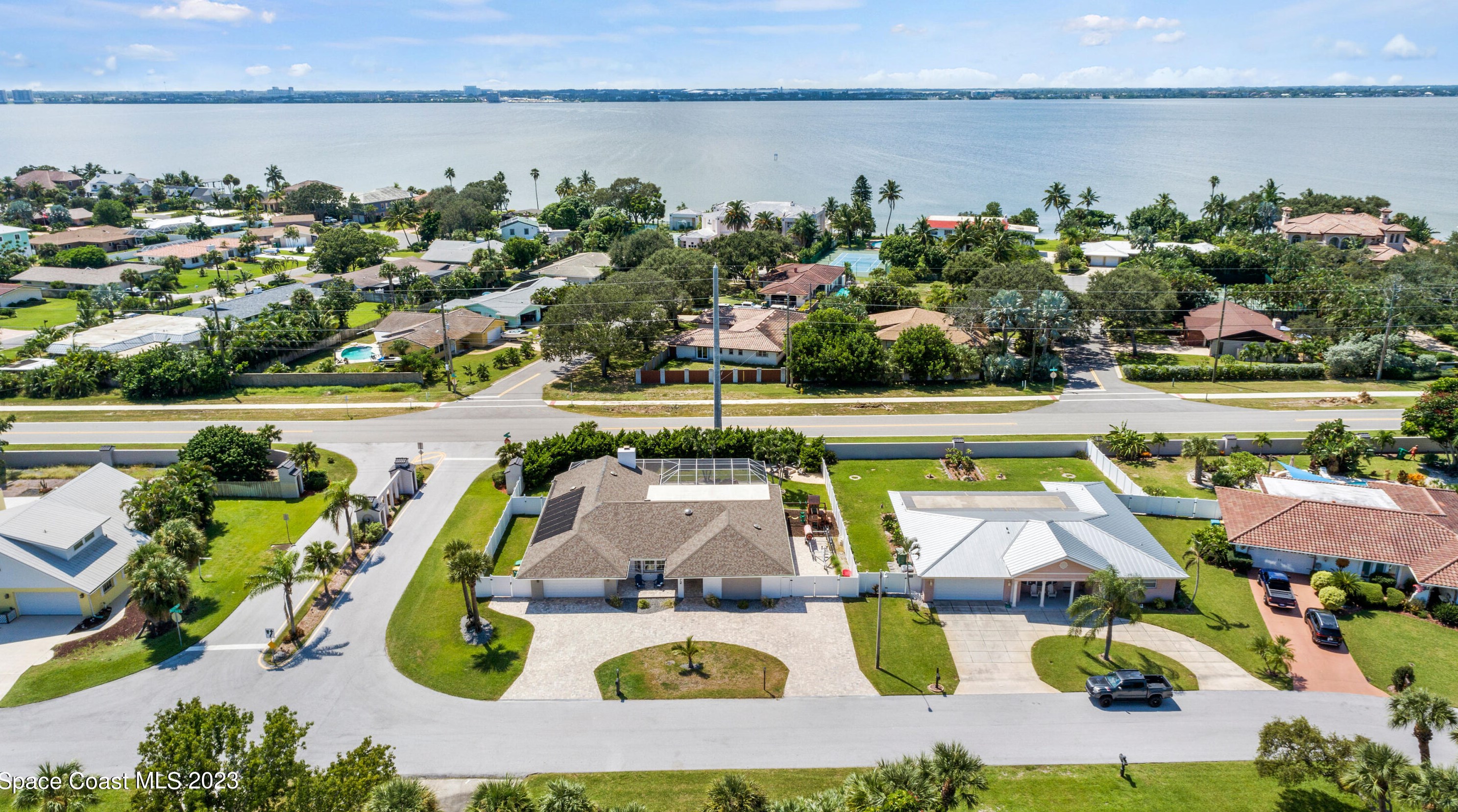 572 Spindle Palm Dr, Melbourne FL  32903-3855 exterior