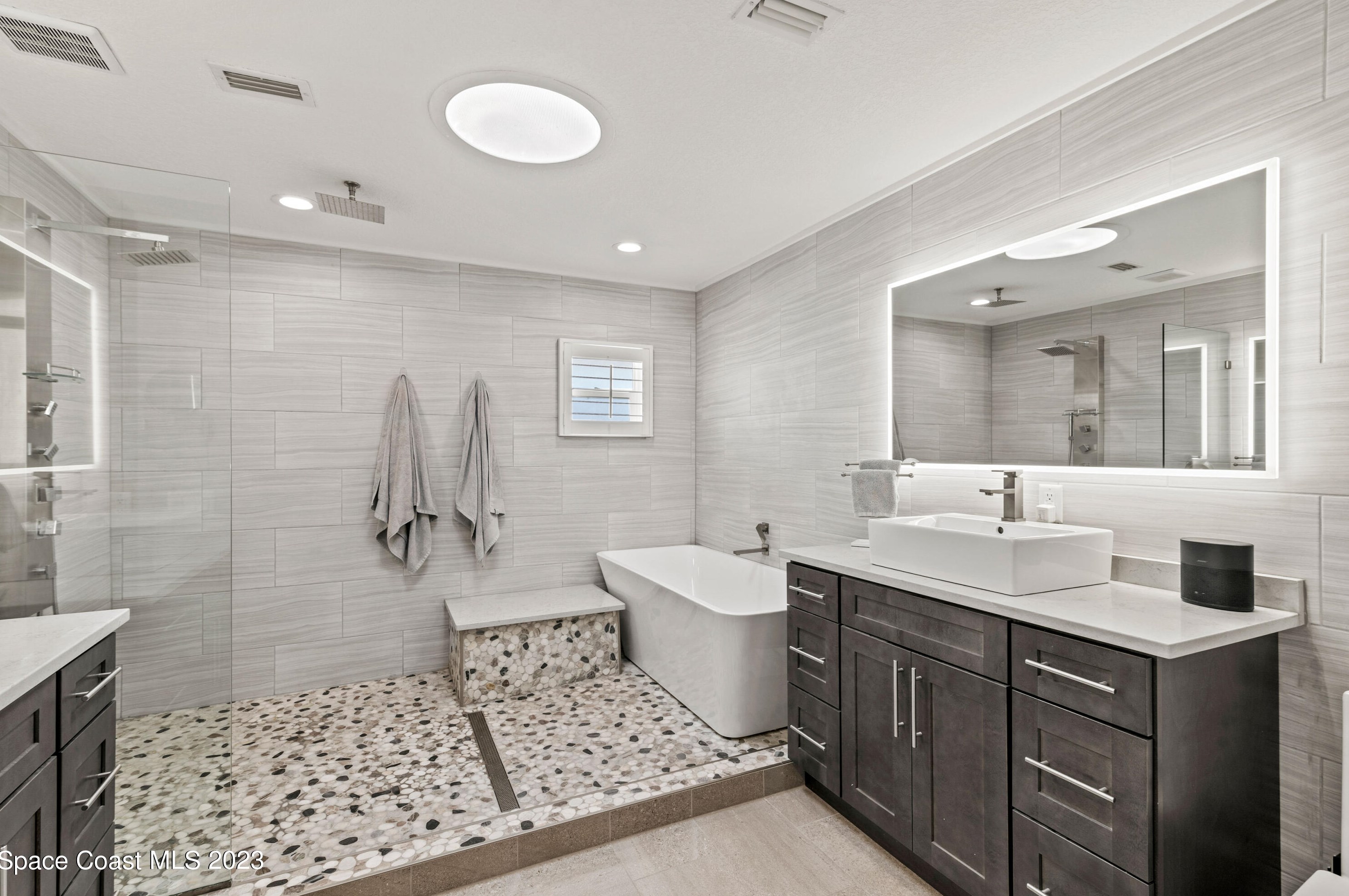 572 Spindle Palm Dr, Melbourne FL  32903-3855 exterior